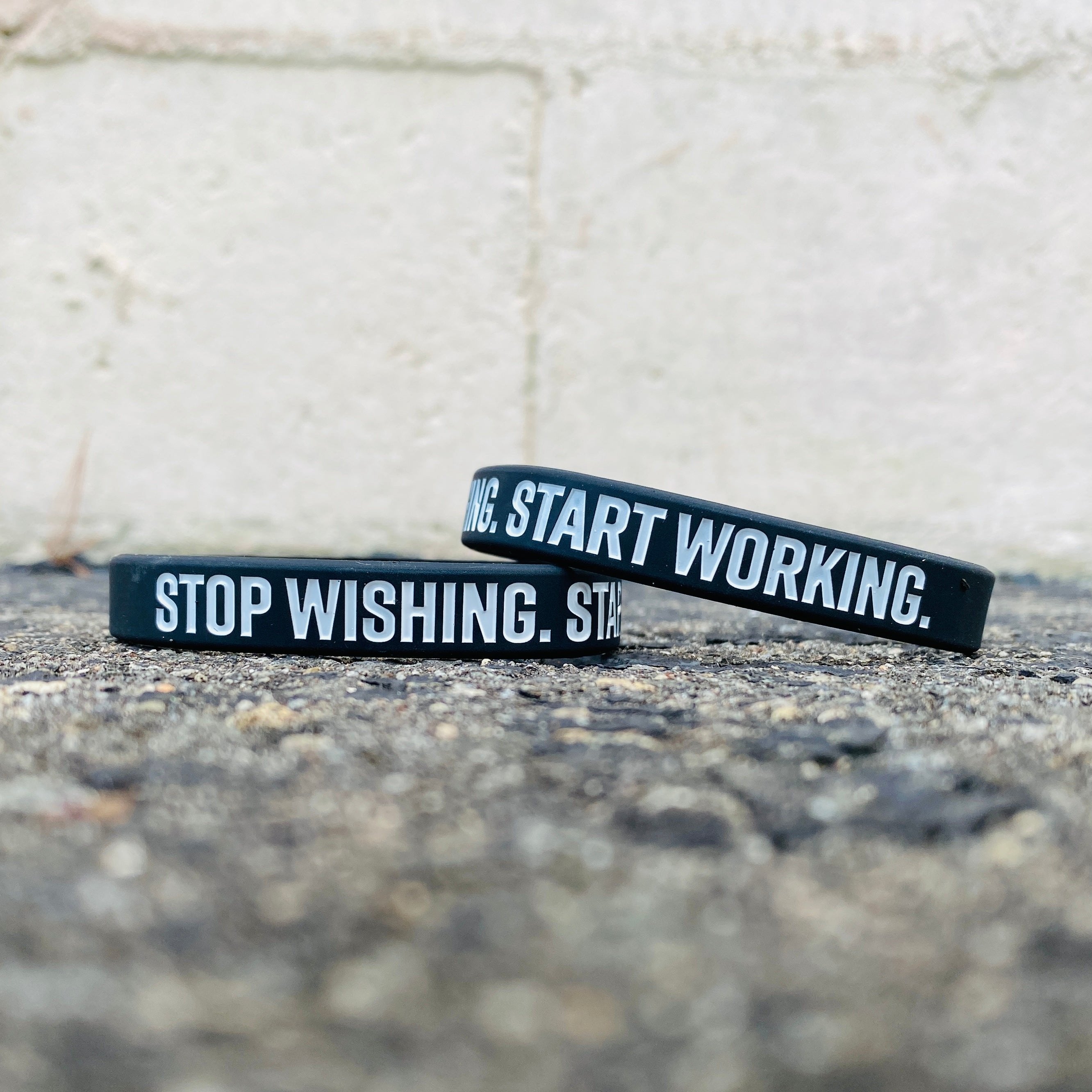 Motivational Workout Wristband - Inspirational Fitness Bracelet for Gym & Running - Stop Wishing Start Working - Perfect for Weight Loss & Bodybuilding Motivation