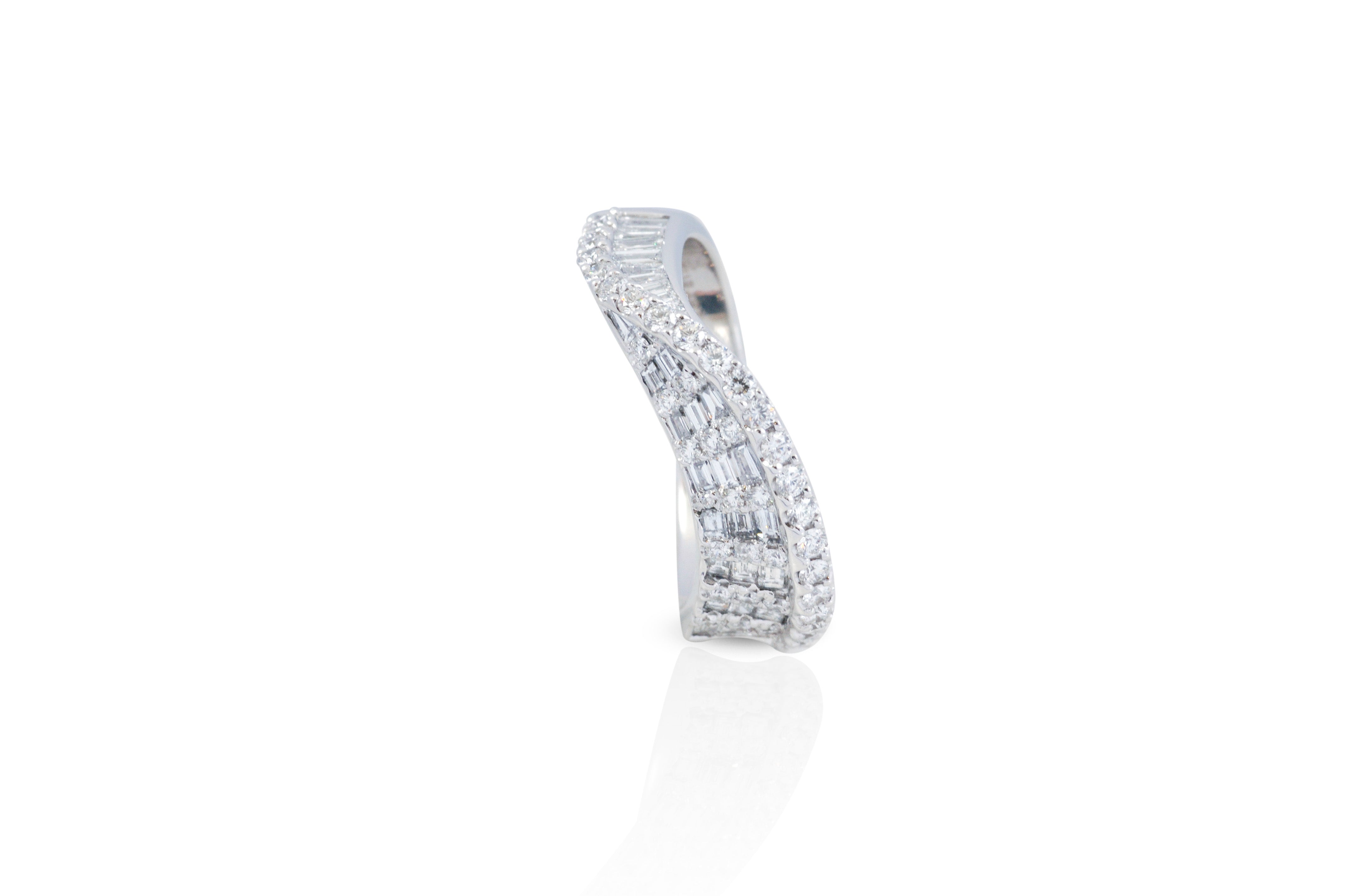 Talay Wave II Diamond Ring - Elegant 14K Gold Wedding Band for Women, Perfect for Engagement, Anniversary & Special Occasions