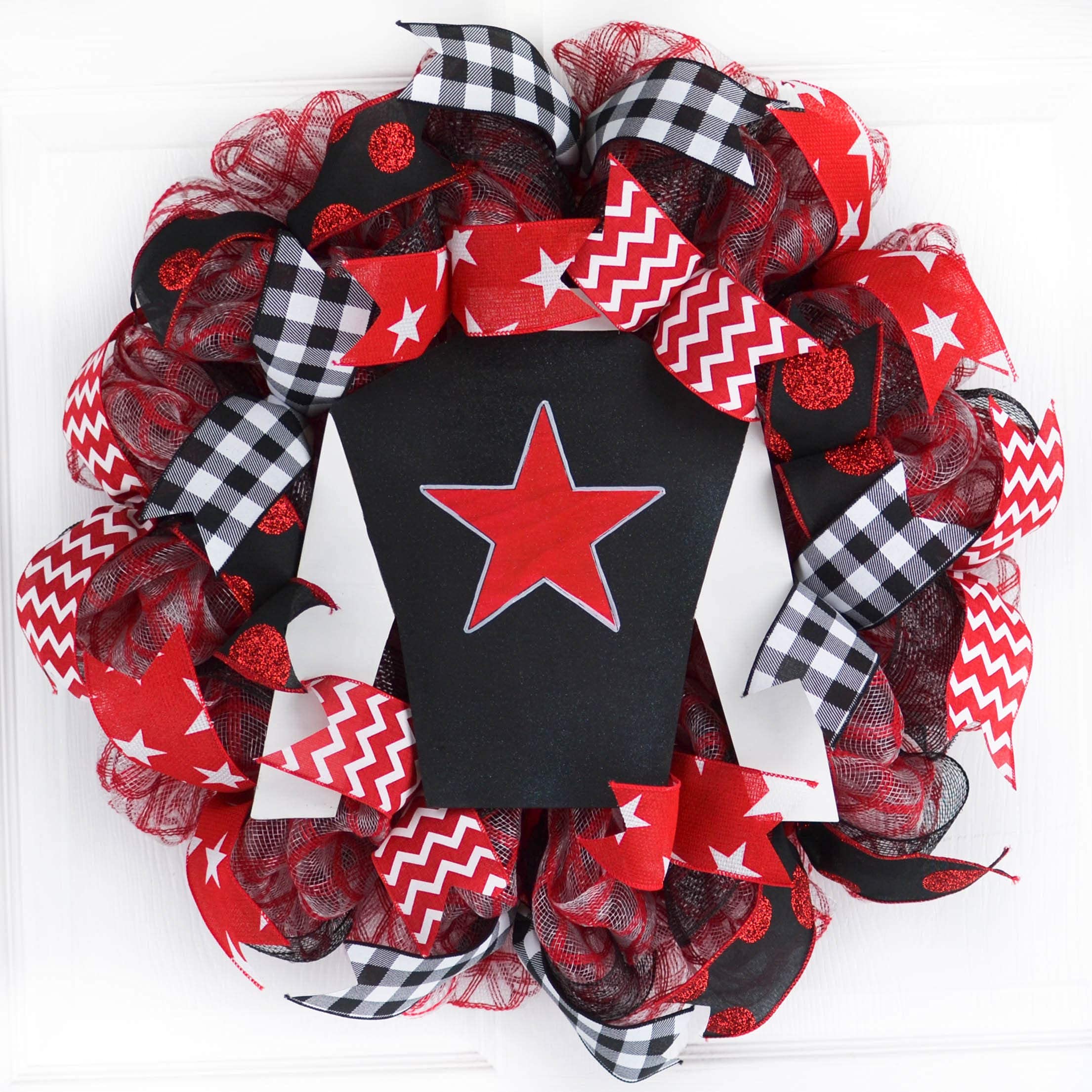 Equestrian Horse Racing Wreath - Derby Party Decorations - Jockey Silk Wreath for Kentucky Derby - Red Black White Horse Racing Gifts - Perfect for Derby Parties, Home Decor & Equestrian Events