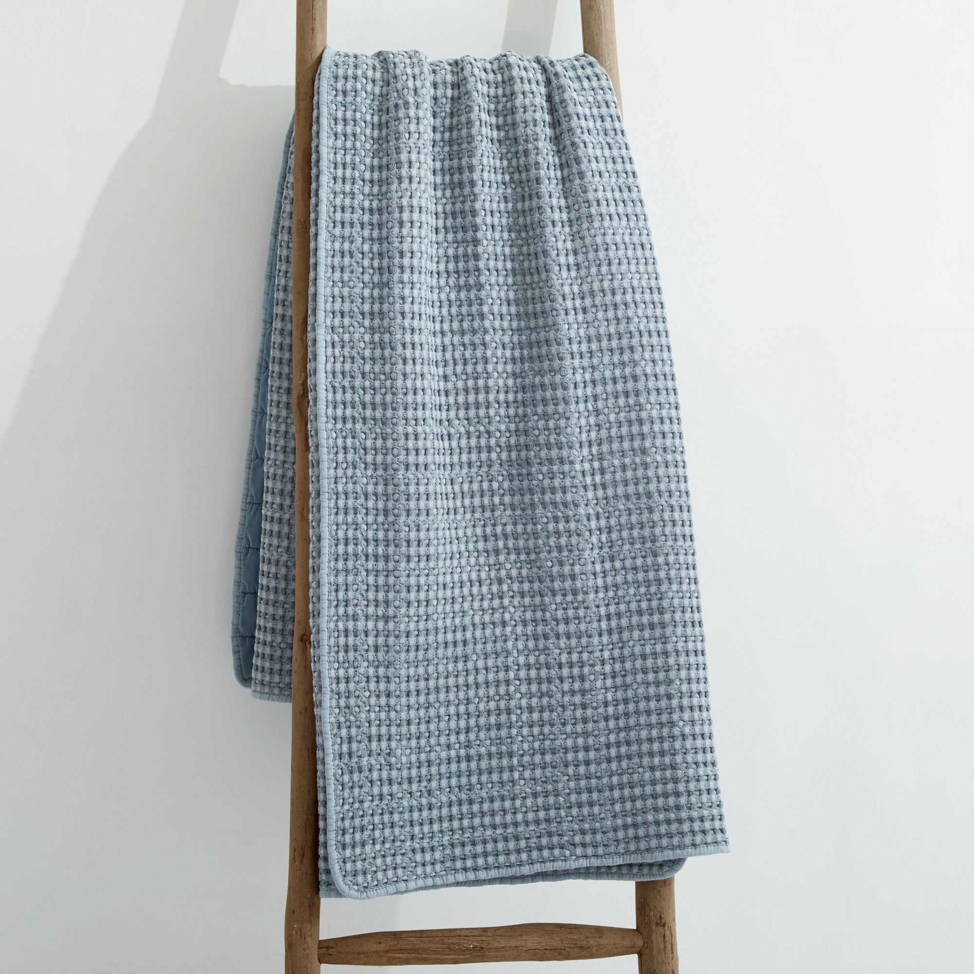 Soft Mills Waffle Quilted Throw Blanket - Cozy & Warm Bedding for Couch, Sofa, and Bed - Perfect for Winter Nights, Movie Time & Home Decor