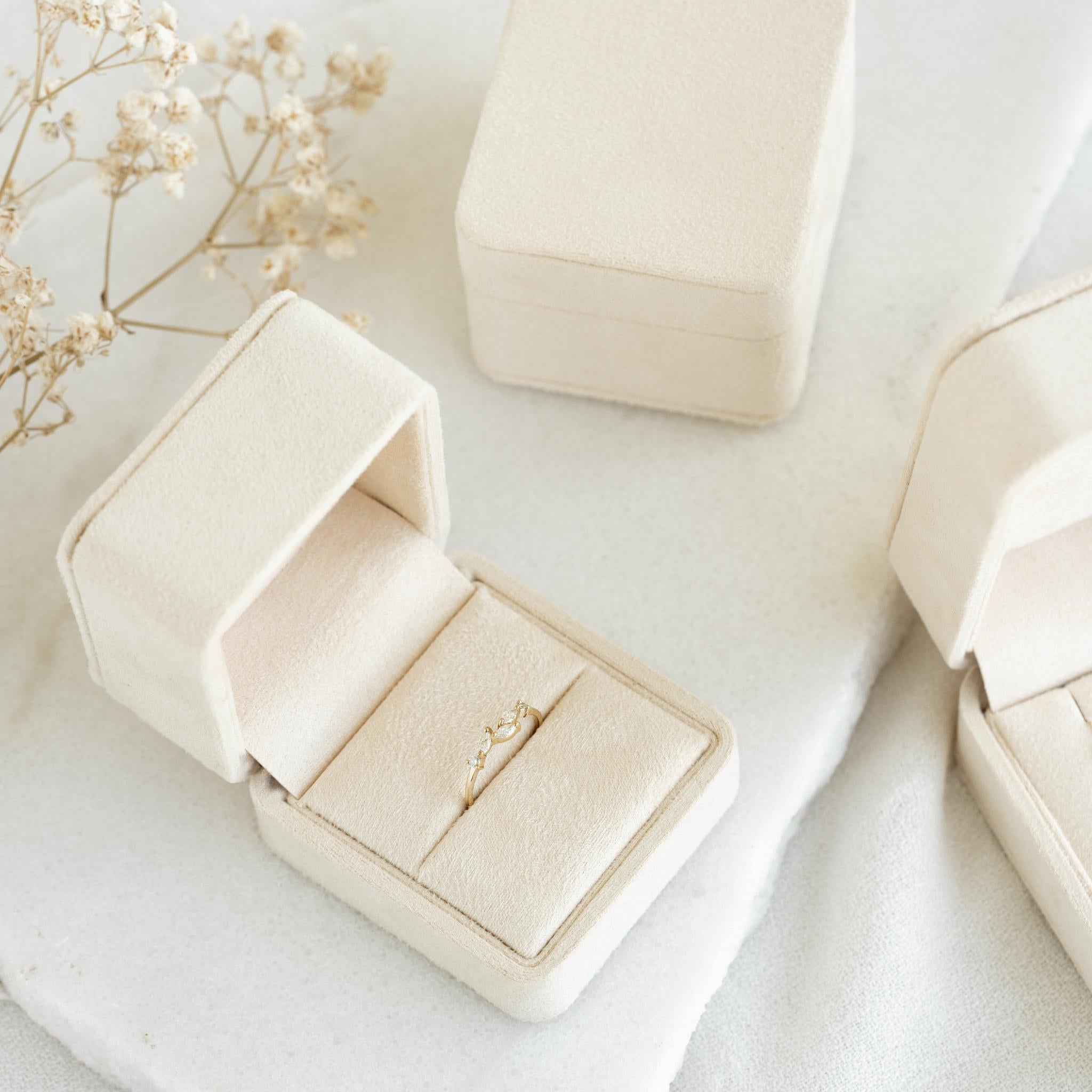 Velvet Ring Box - Elegant Jewelry Gift Box for Engagement, Wedding & Proposal Rings - Perfect for Proposal, Anniversary & Special Occasions