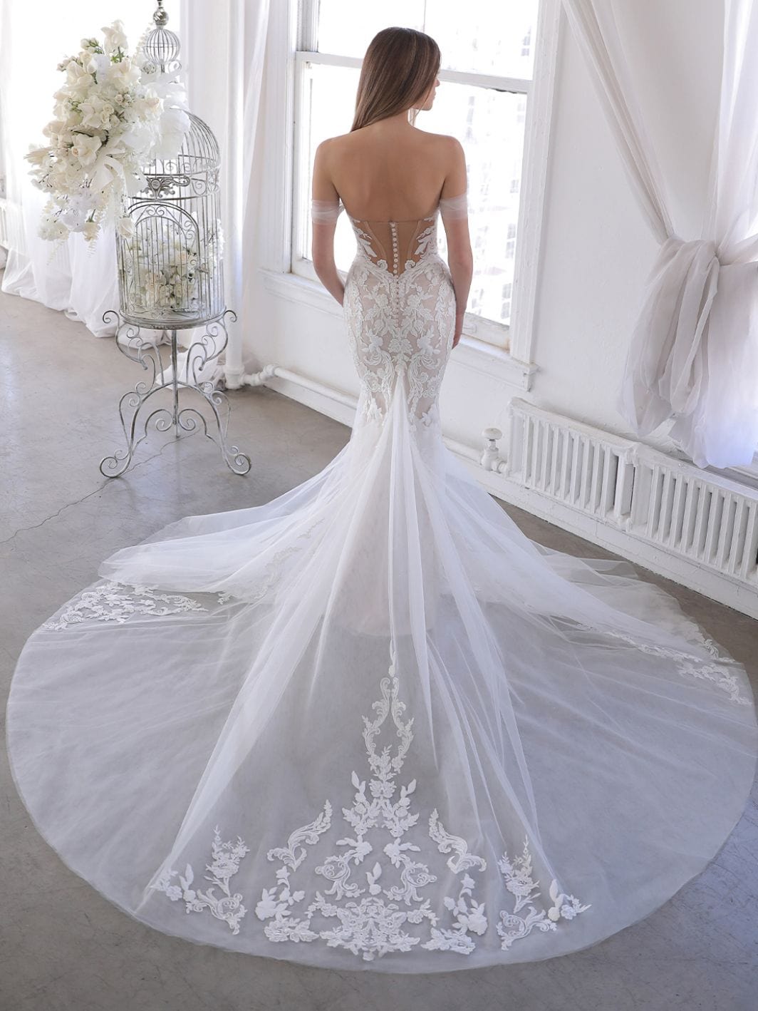 Enzoani Ollie Blue Wedding Dress Size 16 - Elegant A-Line Gown for Brides, Perfect for Church Ceremonies and Formal Receptions