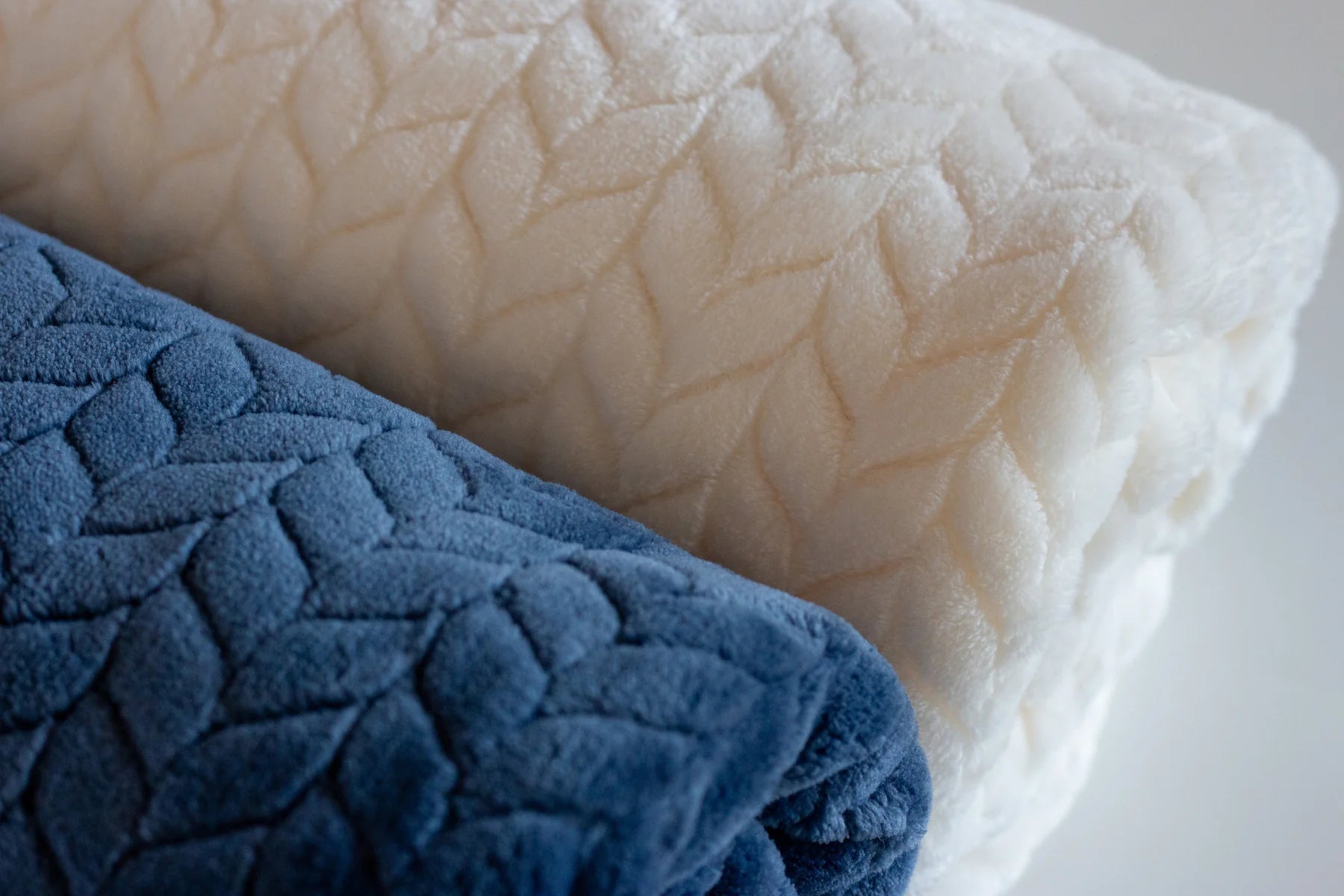 Premium Jacquard Flannel Blanket - Soft & Cozy Navy Blue Plush Throw for Bed, Couch & Outdoor Use - Perfect for Winter Nights, Camping & Home Decor