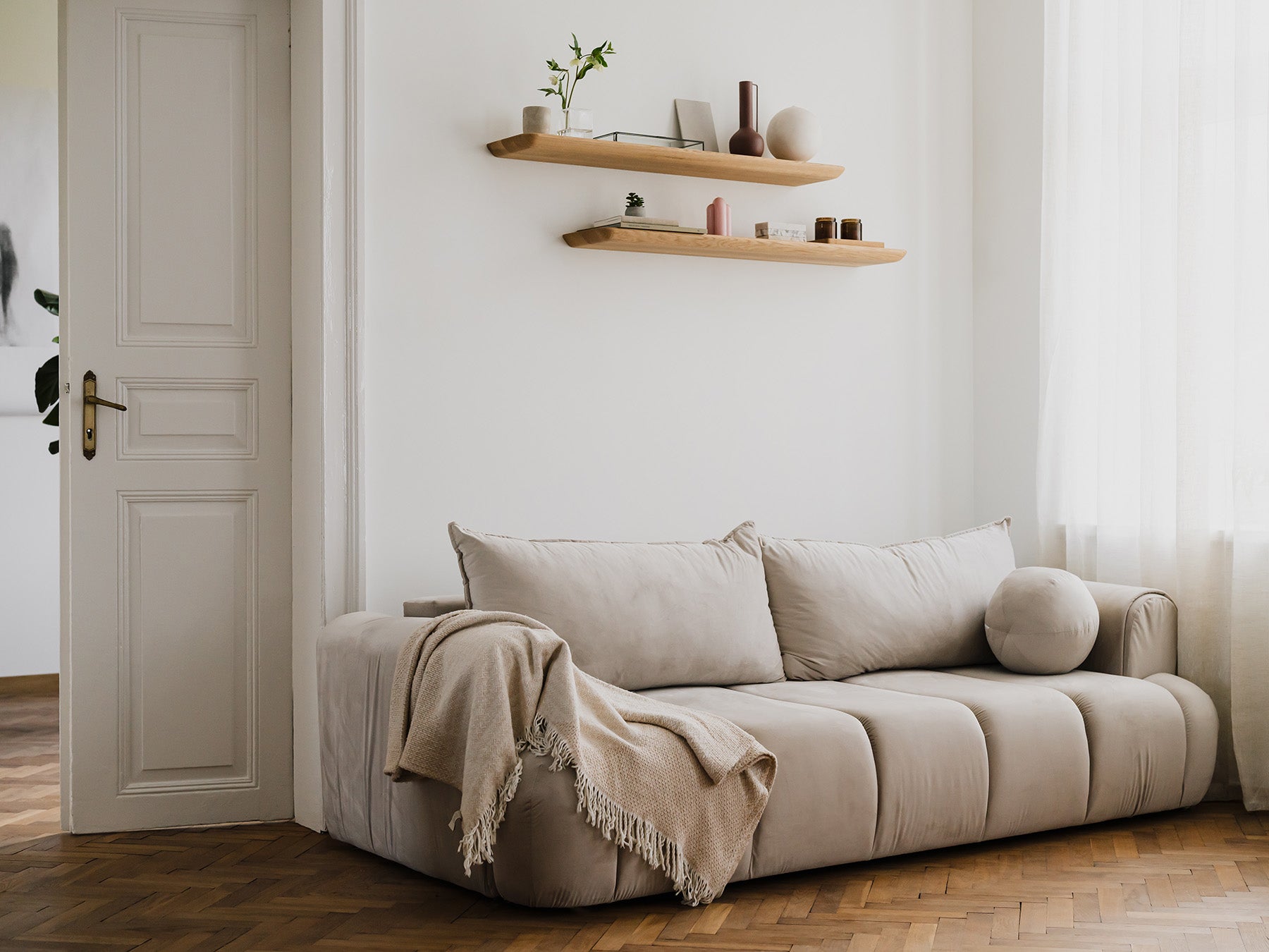 Floating Shelf Set of 3 - Modern Wood Wall Shelves for Living Room, Bedroom & Bathroom - Space Saving Storage & Display Solution for Home Decor, Books & Plants