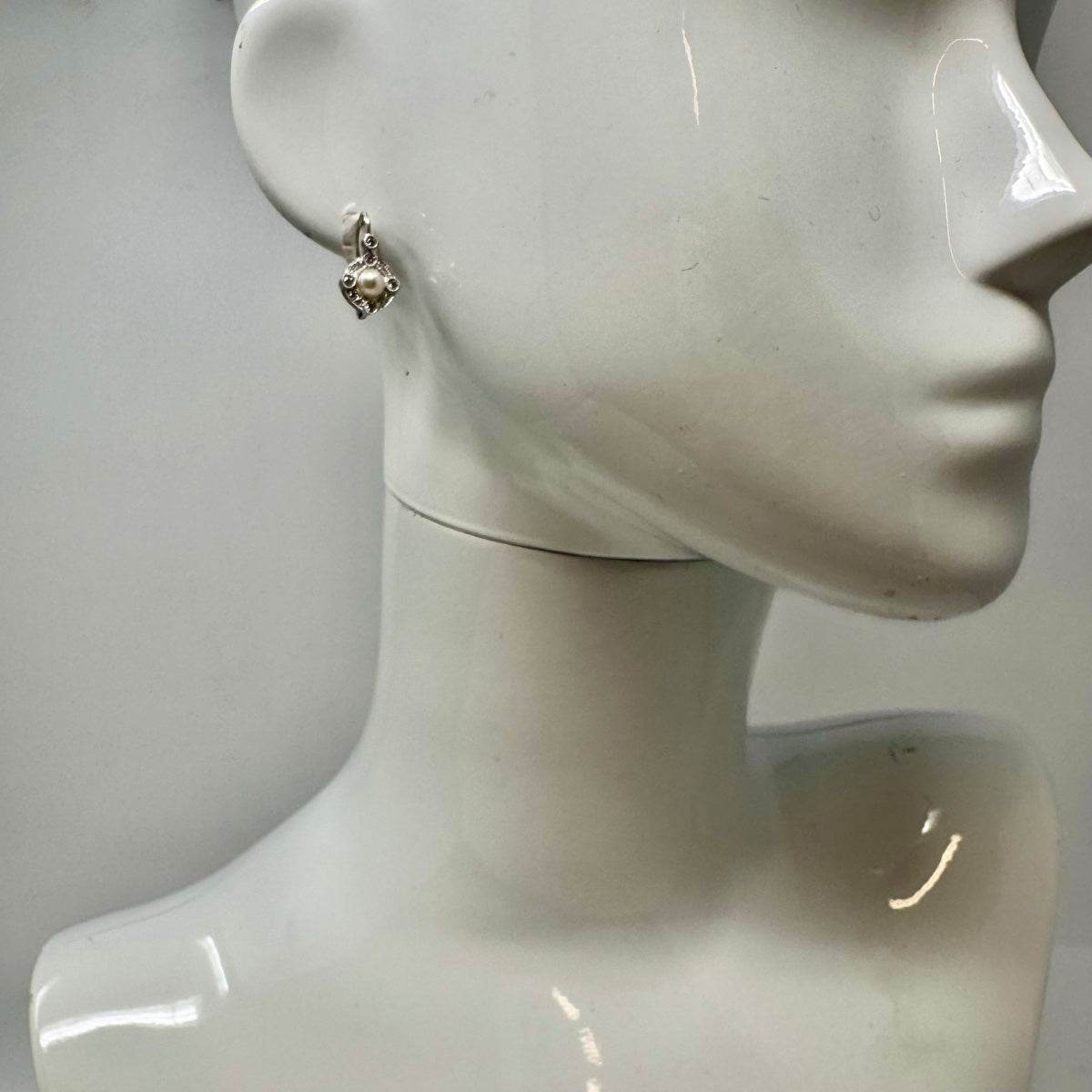 18K White Gold Diamond and Pearl Earrings for Women - Elegant Stud Earrings for Wedding, Anniversary, and Special Occasions