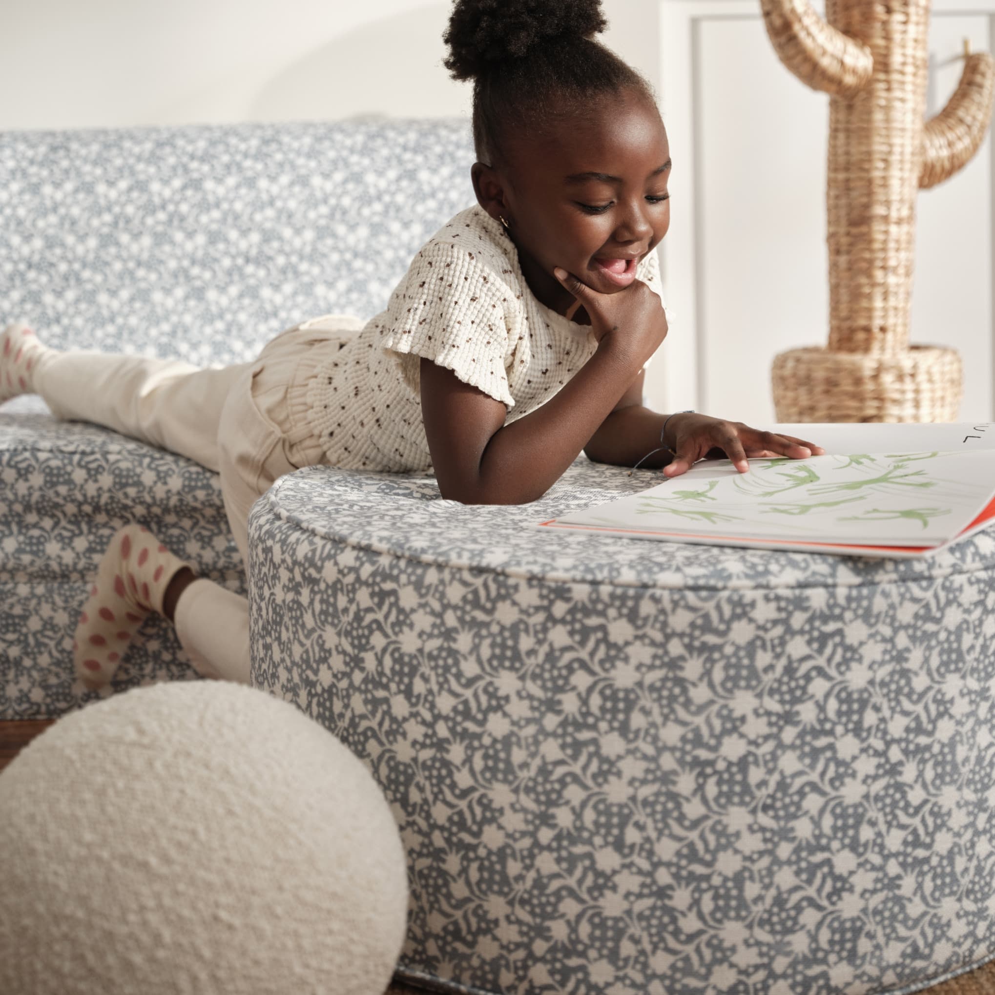 Francie Ottoman - Stylish and Versatile Footrest, Storage Bench, or Seating for Living Room, Bedroom, or Office