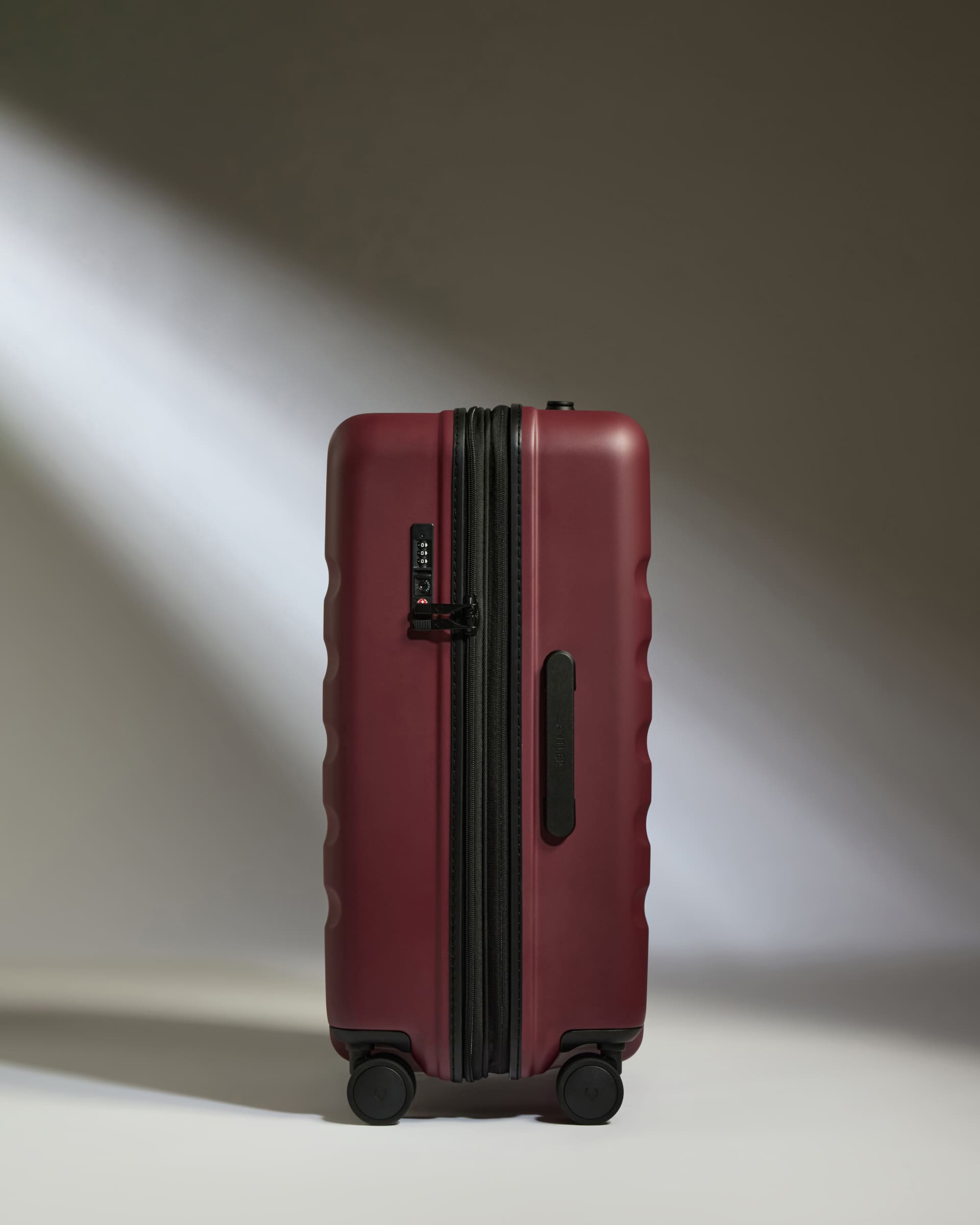 Medium Suitcase in Cedar Red with Icon Stripe - Perfect for Business Travel & Weekend Getaways