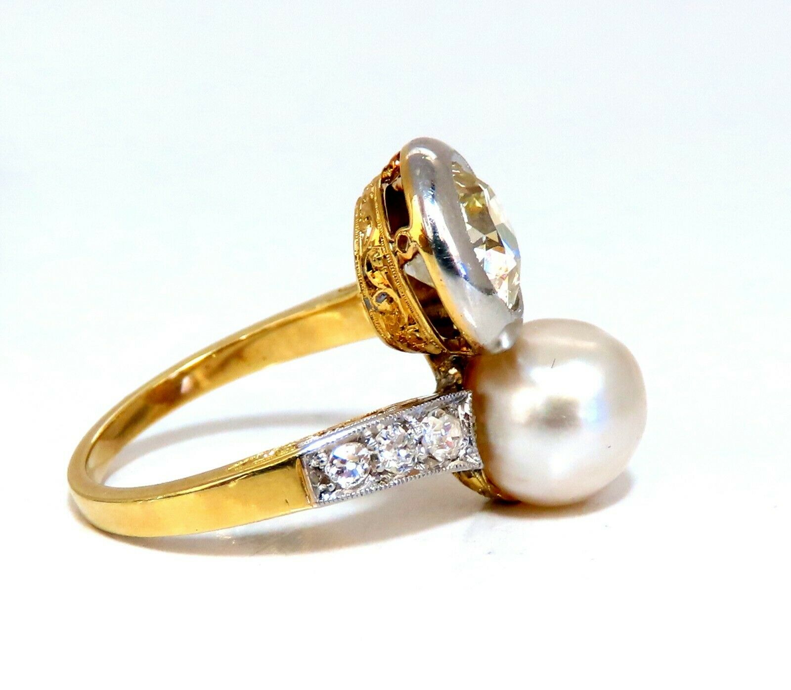 GIA Certified Natural Saltwater Pearl & Diamond Ring in 18K Gold - Elegant Light Yellow Jewelry for Weddings, Anniversaries & Special Occasions