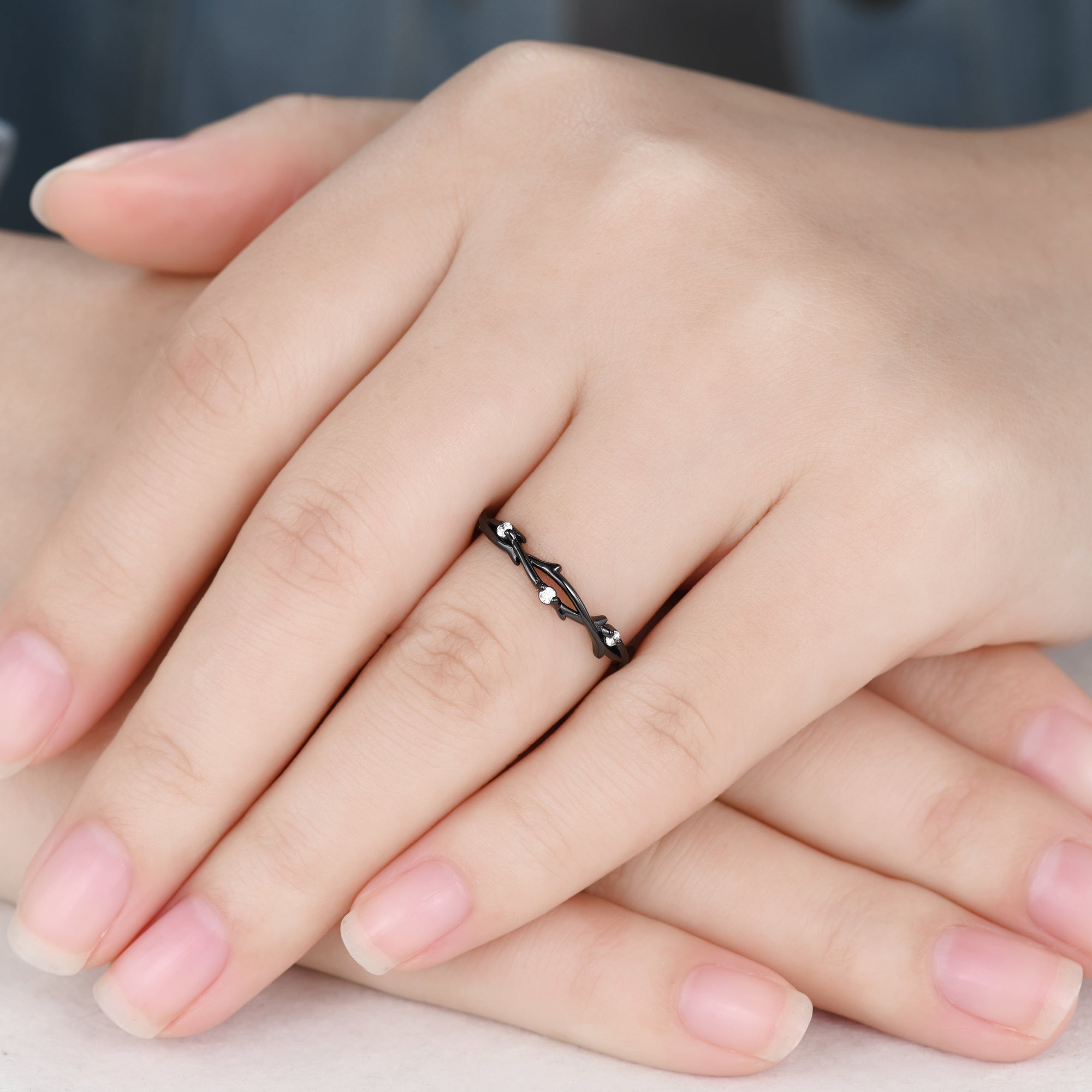 Diamond Black Gold Wedding Ring Twig Leaf Band - Elegant Nature-Inspired Wedding Band for Women & Men - Perfect for Engagement, Anniversary & Romantic Occasions