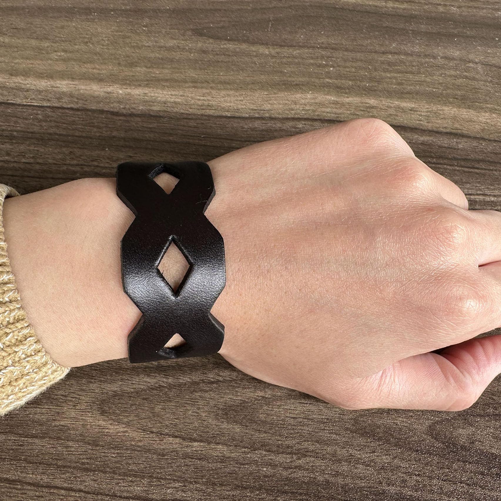 Punk Rock Hollow Faux Leather Wristband - Retro Adjustable Snap Cuff Bracelet for Men & Women - Perfect for Concerts, Festivals, and Gothic Fashion