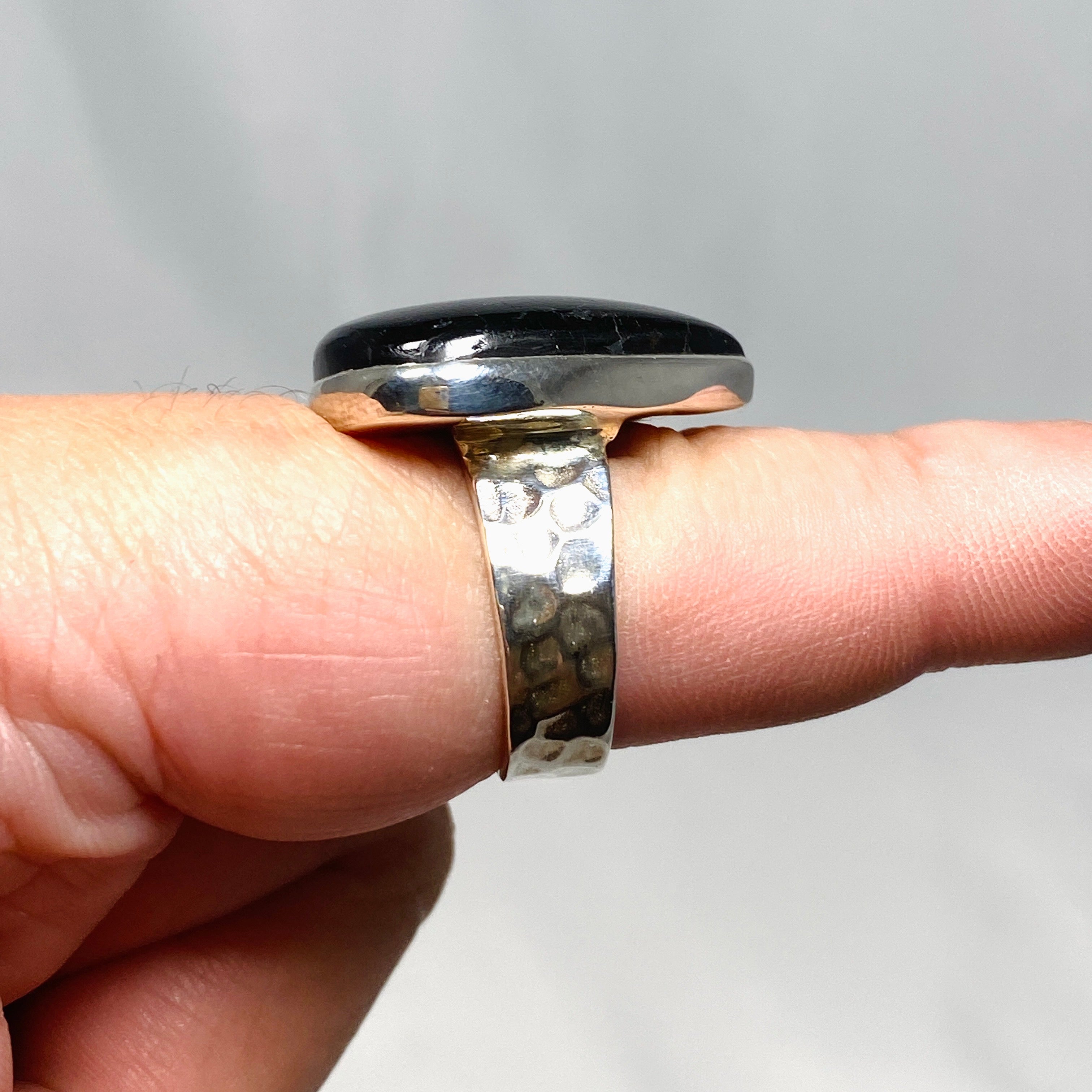 Black Tourmaline Teardrop Hammered Band Ring Size 9 KRGJ2873 - Handmade Sterling Silver Jewelry for Women, Protection Crystal Ring for Energy Cleansing & Spiritual Healing - Perfect for Meditation, Yoga & Everyday Wear