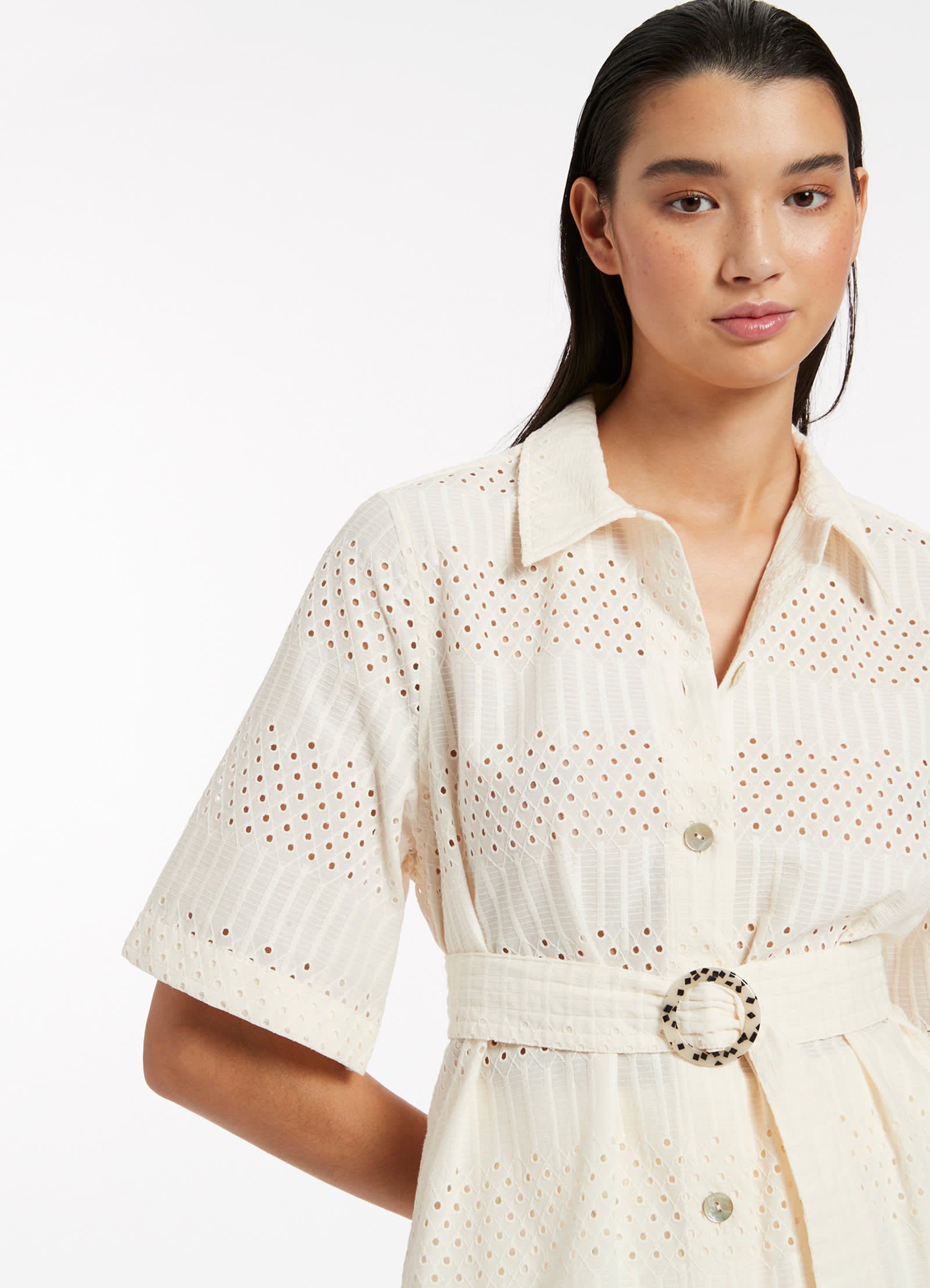 Elegant Broderie Short Sleeve Shirt in Cream - Perfect for Summer Outfits, Beach Vacations & Casual Office Wear