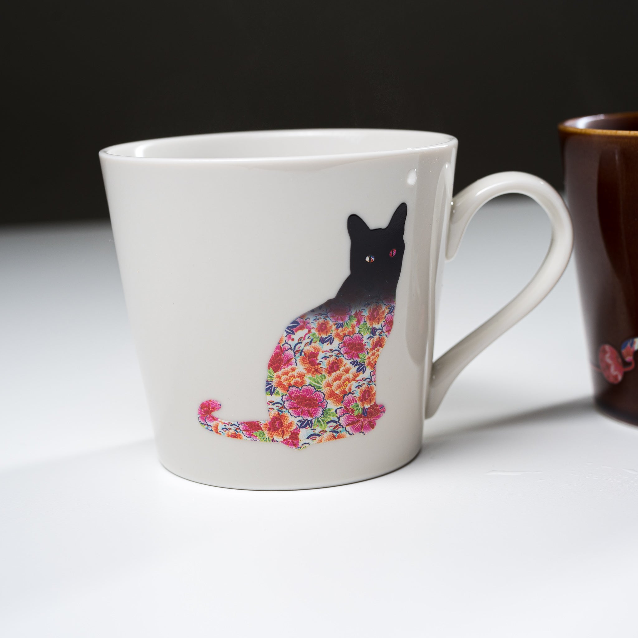 Japanese Mino Ware Floral Cat Magic Thermal Mug - Heat Sensitive Color Changing Ceramic Coffee Cup (3 Colors) - Perfect for Tea, Coffee & Gifts