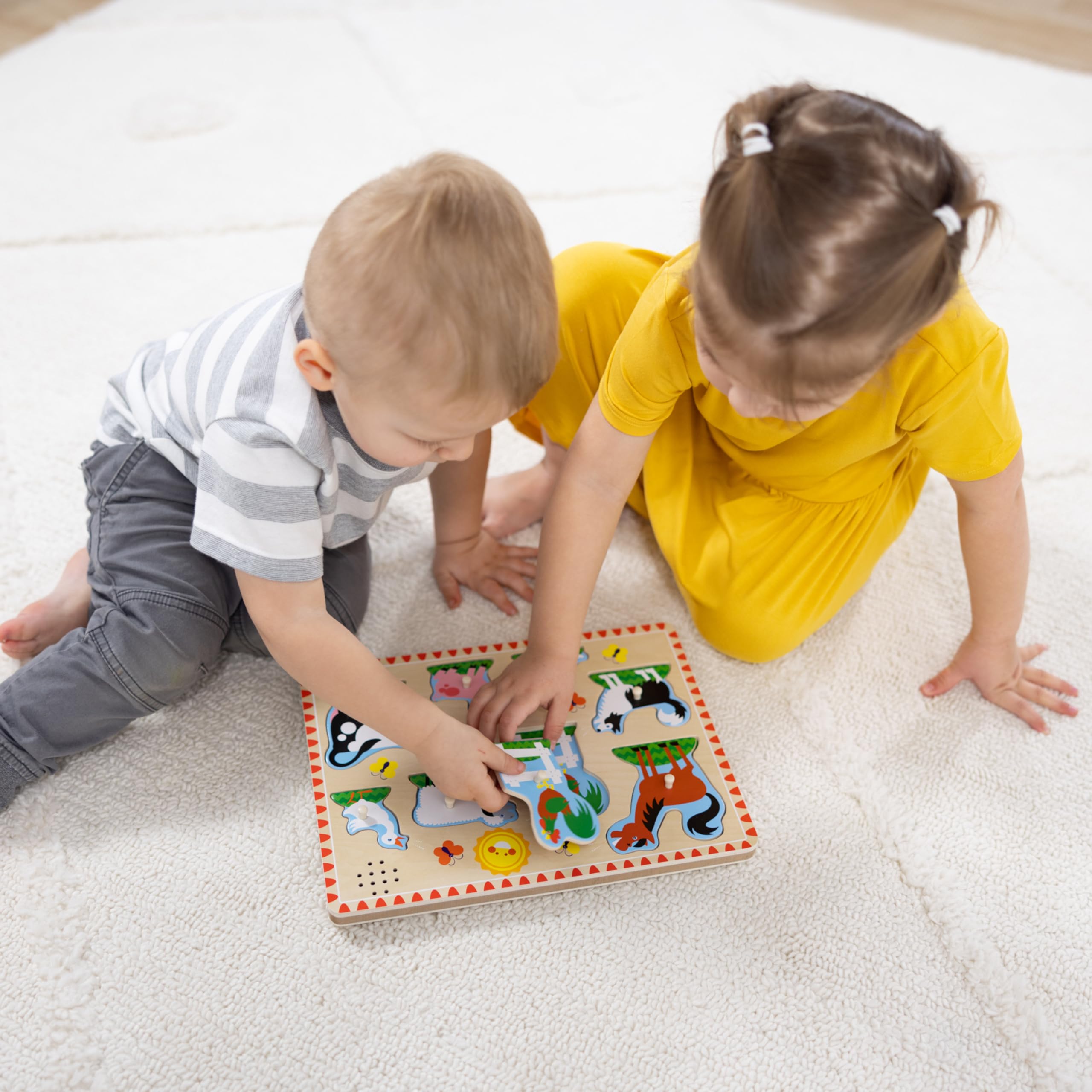 Melissa & Doug Farm Animals Sound Puzzle - Wooden Peg Puzzle with 8 Pieces & Realistic Animal Sounds - Educational Toddler Toy for Learning & Playtime Fun
