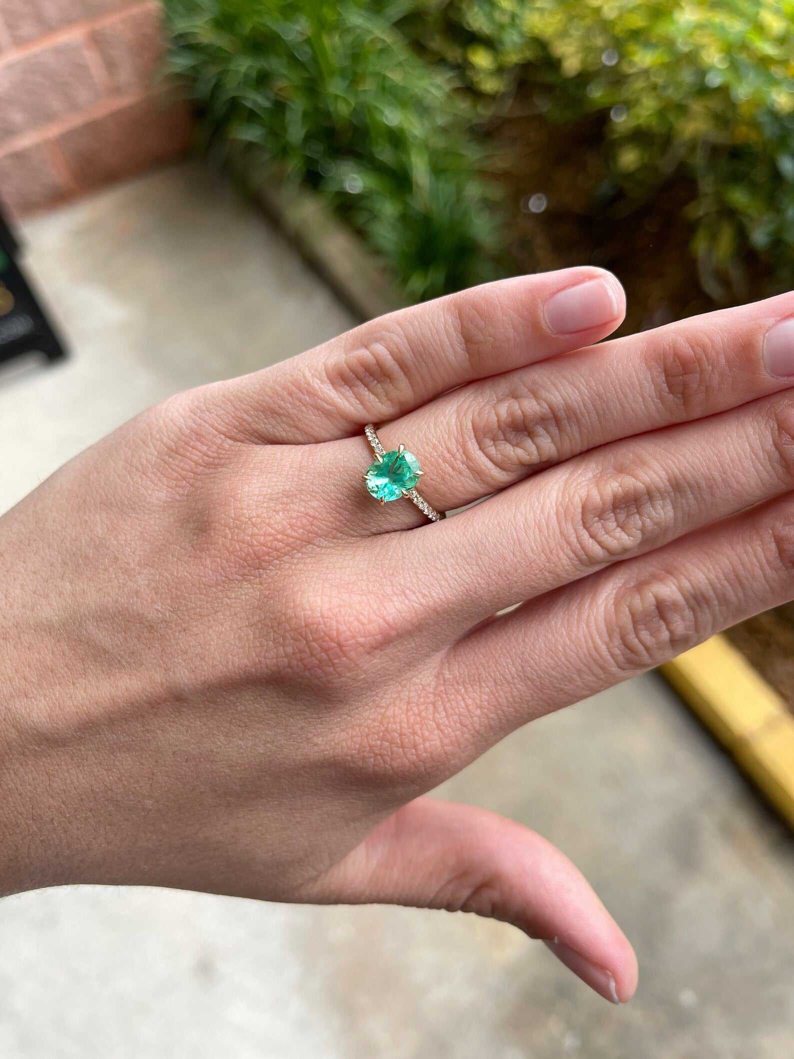 2.15tcw Oval Colombian Emerald & Diamond Accents 14K Gold Engagement Ring for Women - Perfect for Proposals, Anniversaries & Special Occasions
