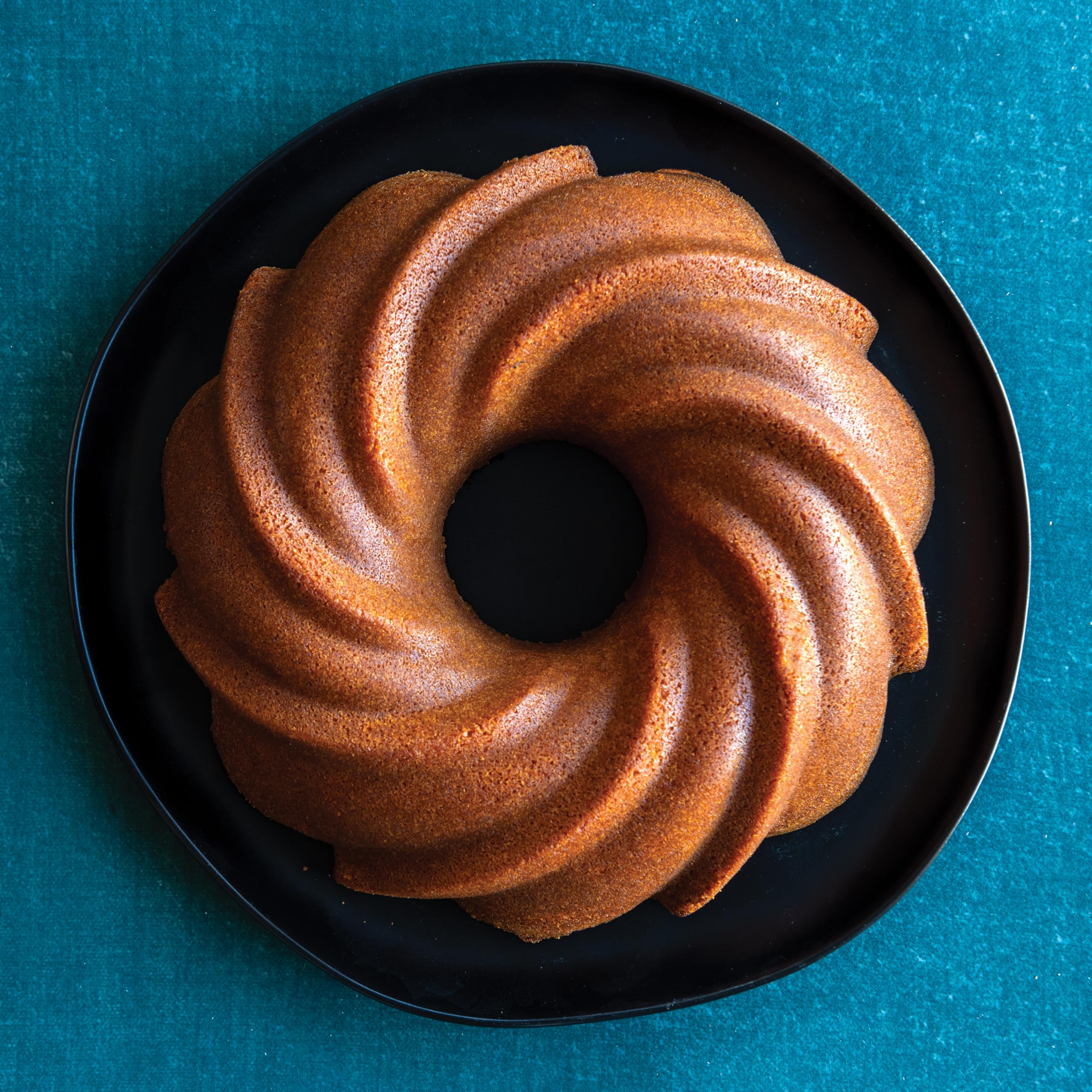 Nordic Ware Heritage Bundt Pan 10-Cup Capacity, Non-Stick Bakeware, Twilight Blue - Perfect for Cakes, Desserts & Holiday Baking