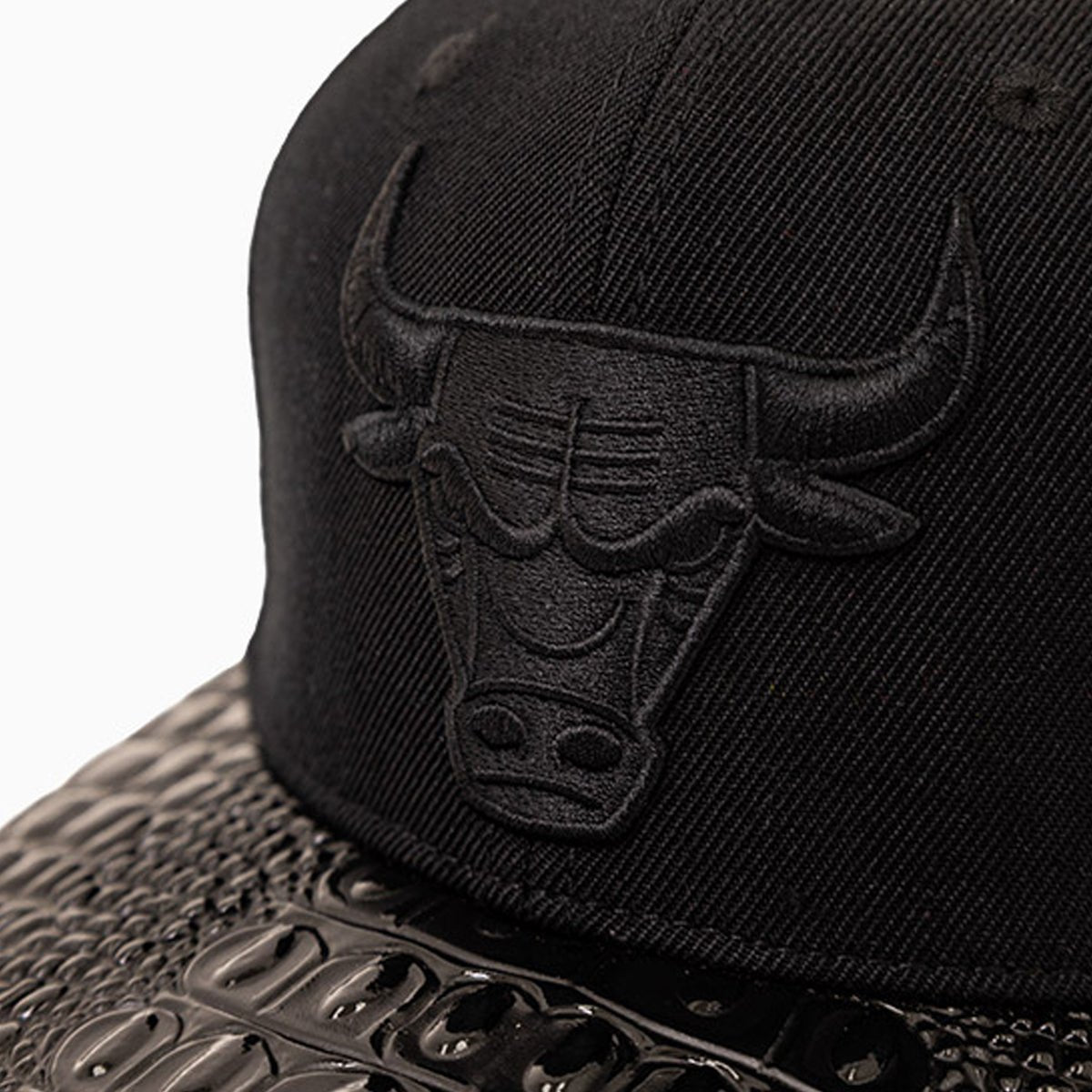 Chicago Bulls NBA Leather Visor Snapback Hat - Official Licensed Basketball Cap for Men & Women - Perfect for Games, Sports Events & Streetwear Fashion