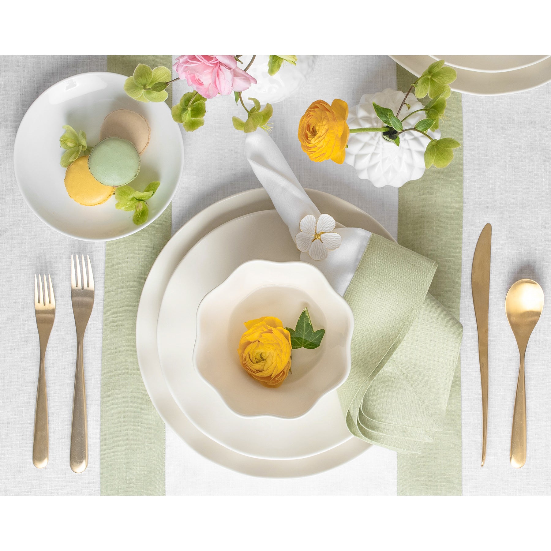 Stylish Contempo Table Runner for Dining & Decor - Elegant Home Tablecloth for Parties, Weddings & Holidays