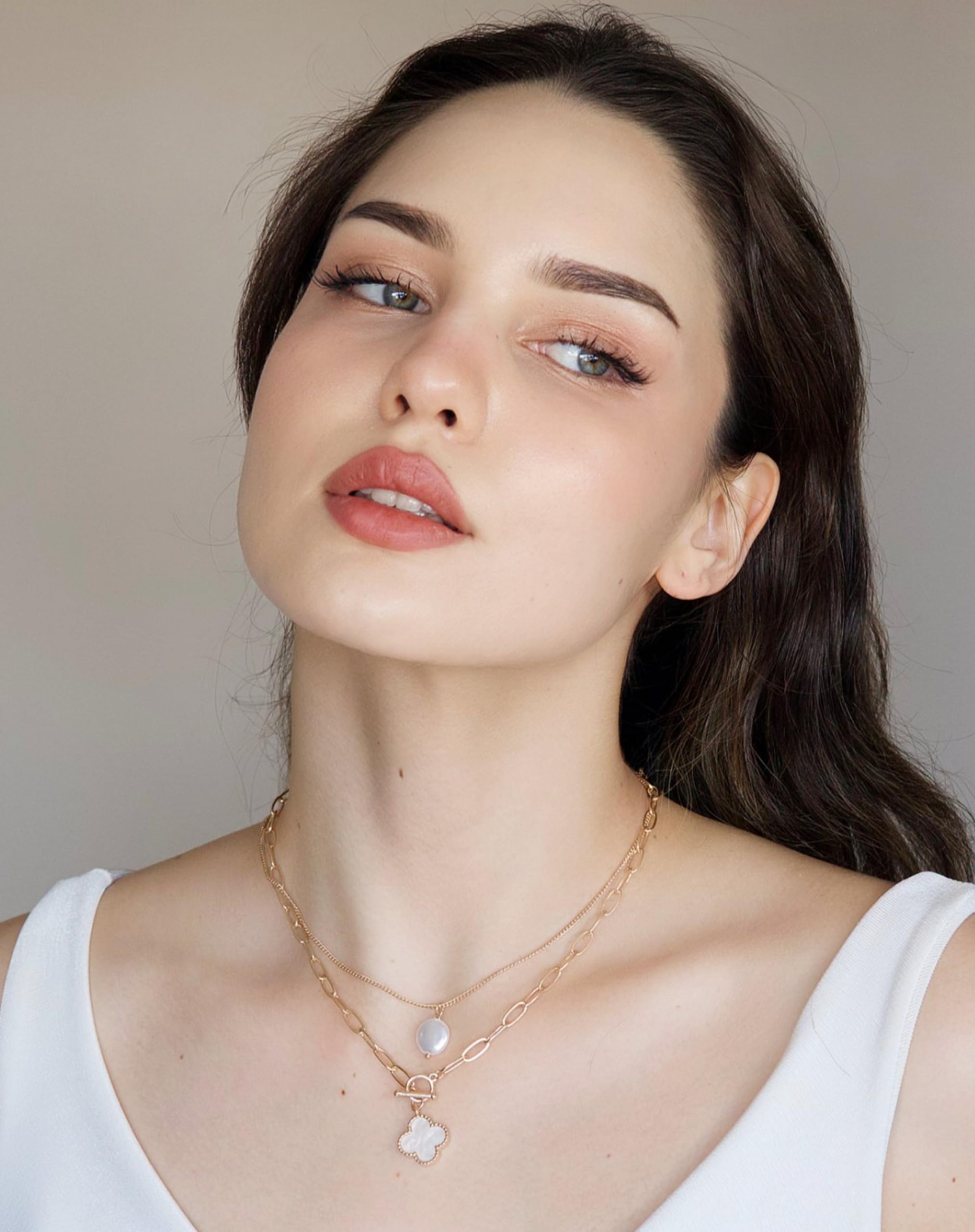 POMINA Chunky Coin Fashion Gold Necklace for Women - Trendy Statement Toggle Necklace with Antique Gold Coin Pendant & Thick Link Chain - Perfect for Layering, Everyday Wear, and Special Occasions