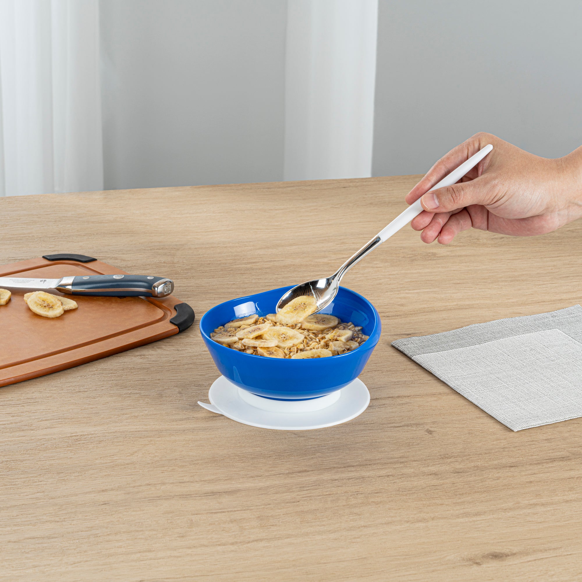 Adapt Tek 19 oz Round Blue Plastic Scoop Bowl with Spillproof Design & Suction Base - 5.75