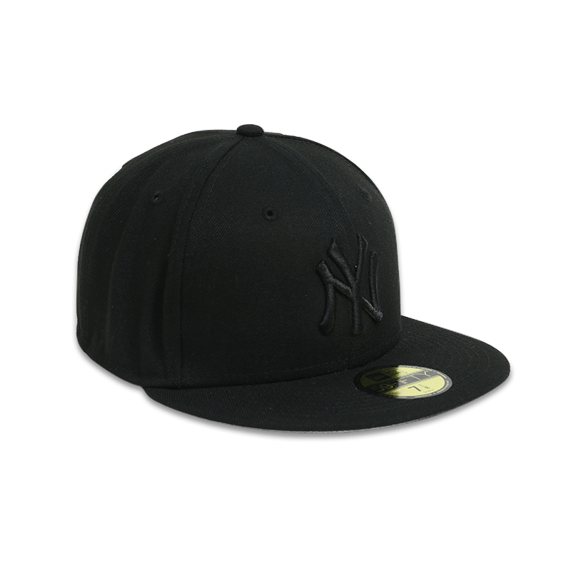 New Era New York Yankees Blackout Basic 59FIFTY Fitted Hat - Official MLB Baseball Cap for Men & Women - Perfect for Games, Streetwear & Sports Fans
