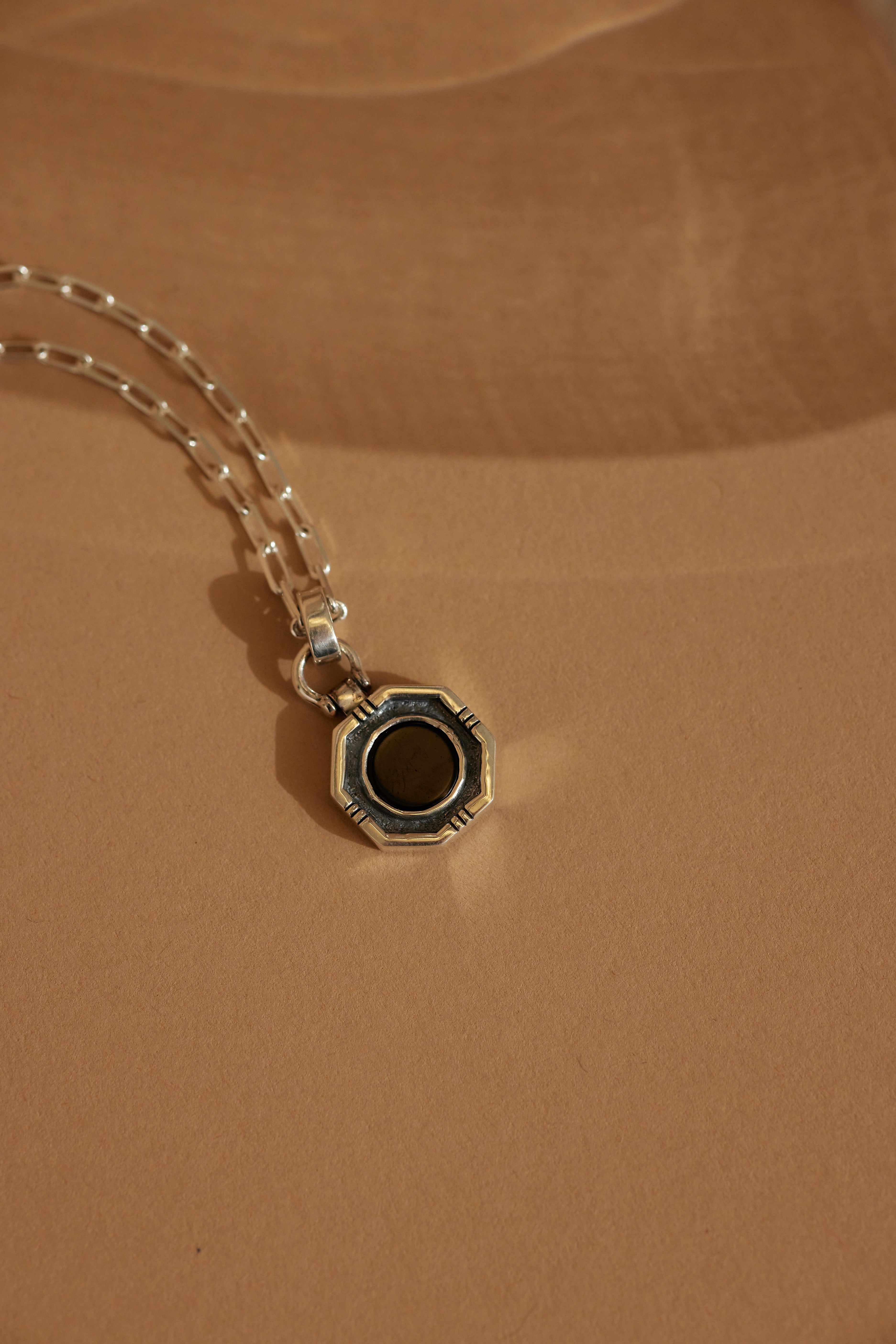 Black Hennessy Necklace for Men & Women - Hip Hop Jewelry, Luxury Pendant Chain - Perfect for Parties, Gifts & Streetwear Fashion