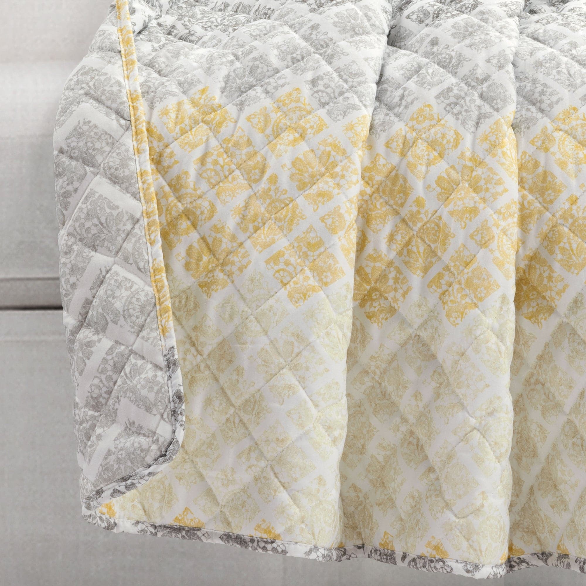 Medallion Ombre Reversible Throw Blanket - Soft Cozy Decorative Bedspread for Couch, Sofa & Bed - Perfect for Home Decor, Gift & Winter Warmth