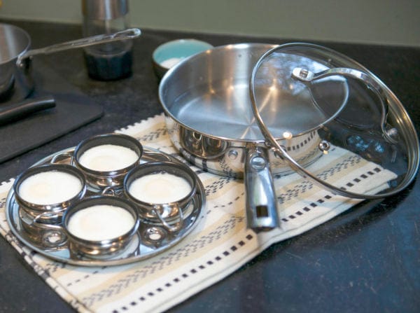 4 Egg Poacher Set - Non-Stick Stainless Steel Poaching Pan for Perfect Poached Eggs - Ideal for Breakfast, Brunch & Healthy Cooking