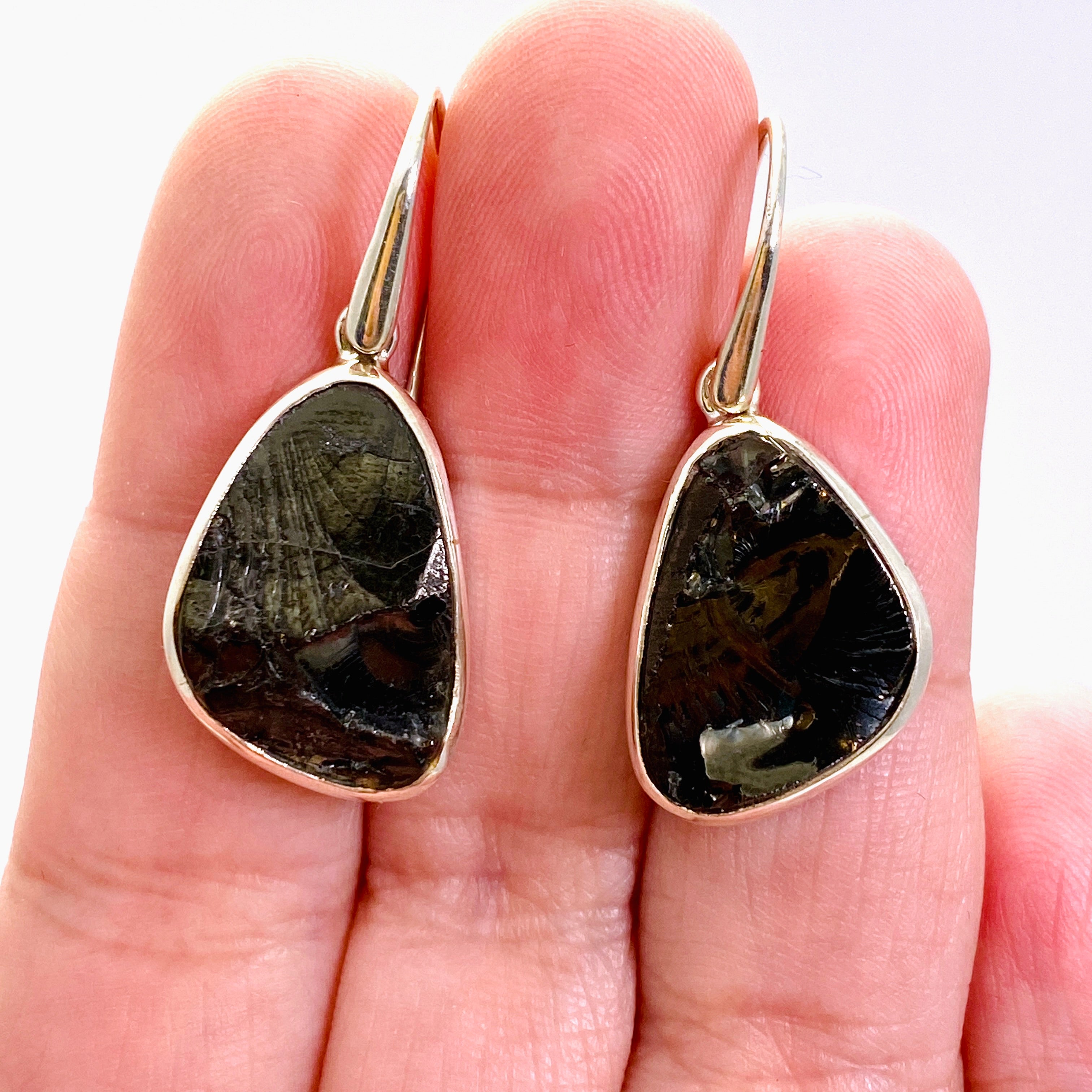 Natural Shungite Freeform Raw Stone Earrings for Women – Handmade Healing Crystal Jewelry for EMF Protection & Stress Relief – Perfect for Meditation, Yoga & Spiritual Healing