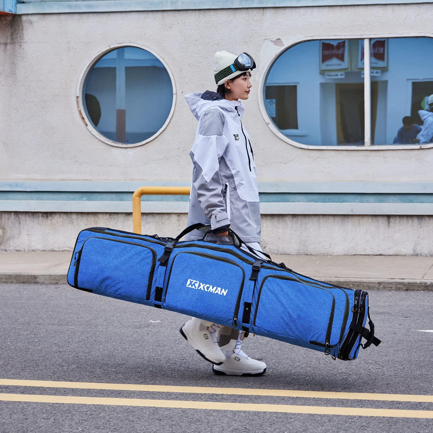 XCMAN Expandable Padded Snowboard Bag for Air Travel - Adjustable Ski Bag (63-75 Inches) - Perfect for Snowboarding Trips & Winter Sports Equipment Protection
