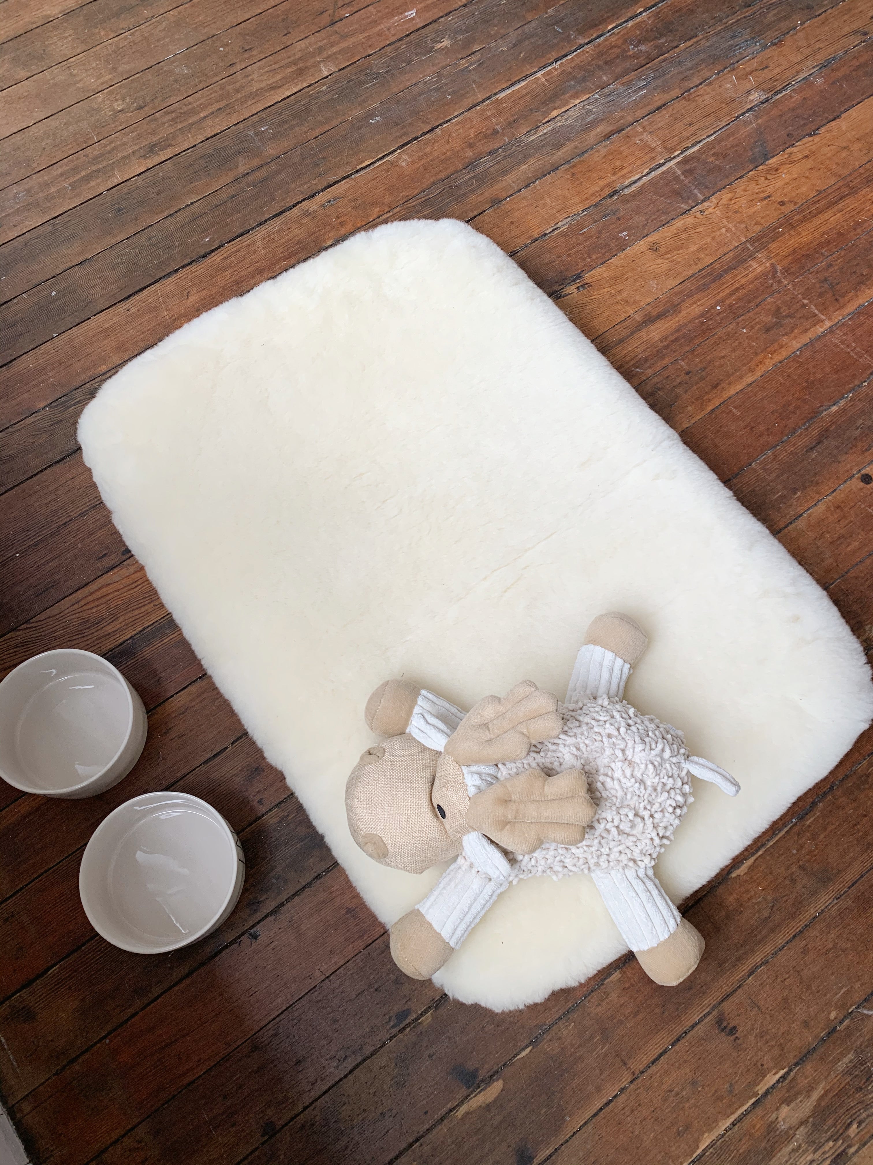Premium Sheep Wool Pet Mats for Dogs & Cats - Soft & Durable Pet Bed Mat - Perfect for Beds, Floors & Crates - Eco-Friendly & Machine Washable