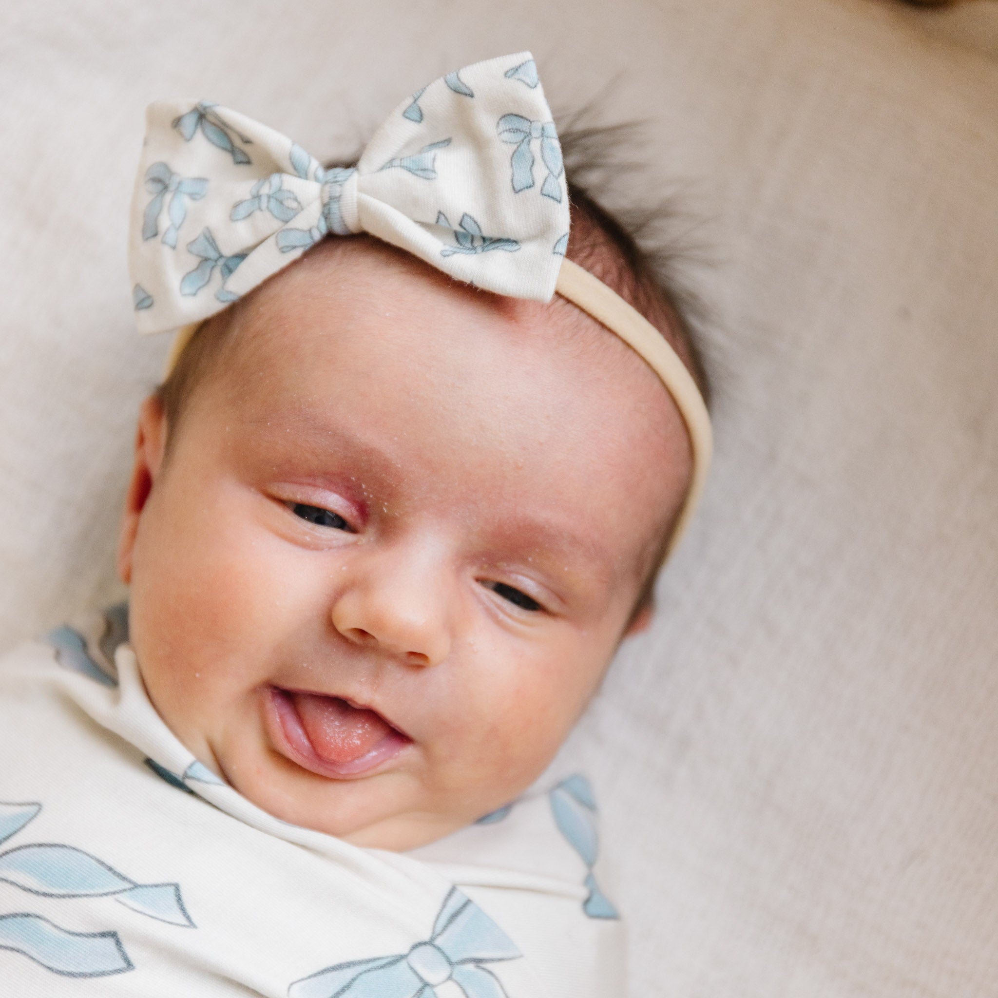 Bowtie Baby Bow Daphne - Elegant Baby Hair Accessory for Girls, Perfect for Parties, Photos & Special Occasions