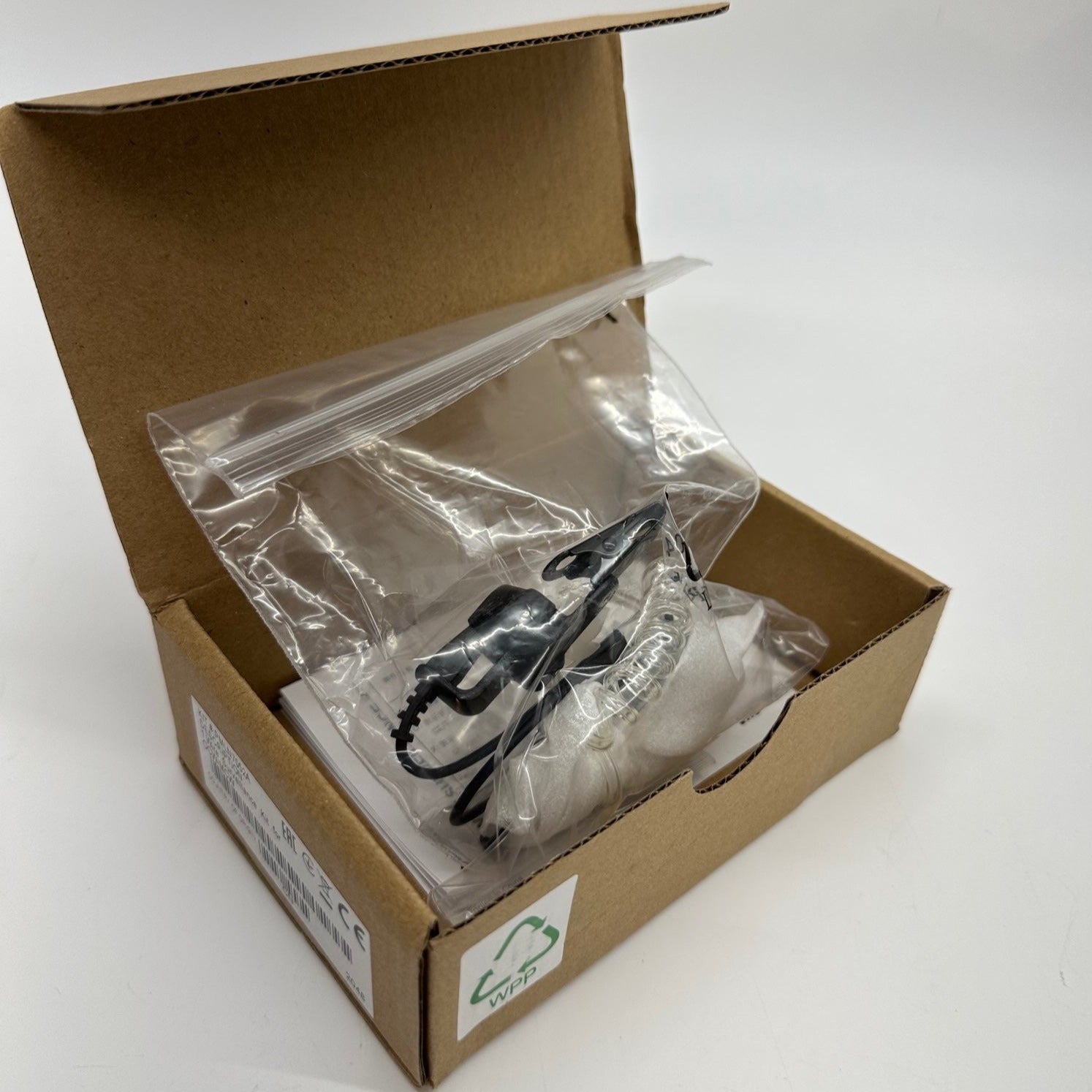 Motorola PMLN7052A 1-Wire Surveillance Kit with Microphone for XPR Series - Professional Audio Monitoring Solution for Security & Law Enforcement