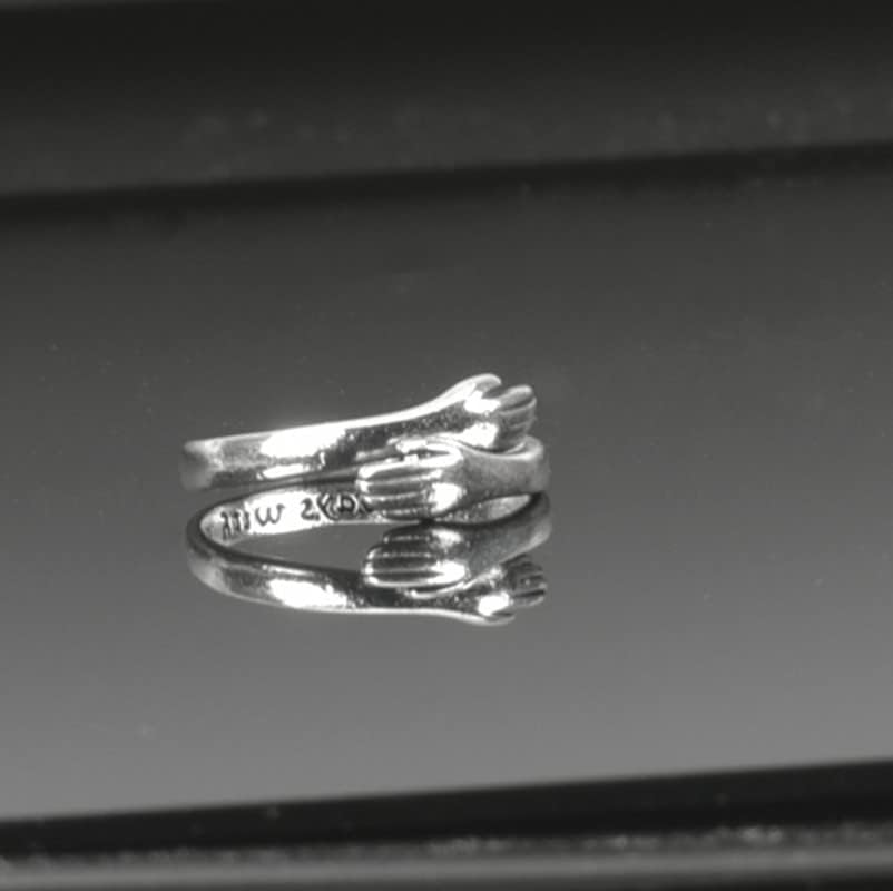 Adjustable Hug Rings for Women & Men - Silver Open Finger Rings for Couples, Friendship & Everyday Wear - Stylish Hand Jewelry for Gifts & Fashion Accessories