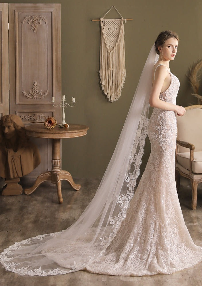Elizabeth Lace Long Veil - Elegant Bridal Wedding Veil for Bride, Cathedral Length with Floral Applique | Perfect for Church Ceremony, Outdoor Wedding & Photoshoot