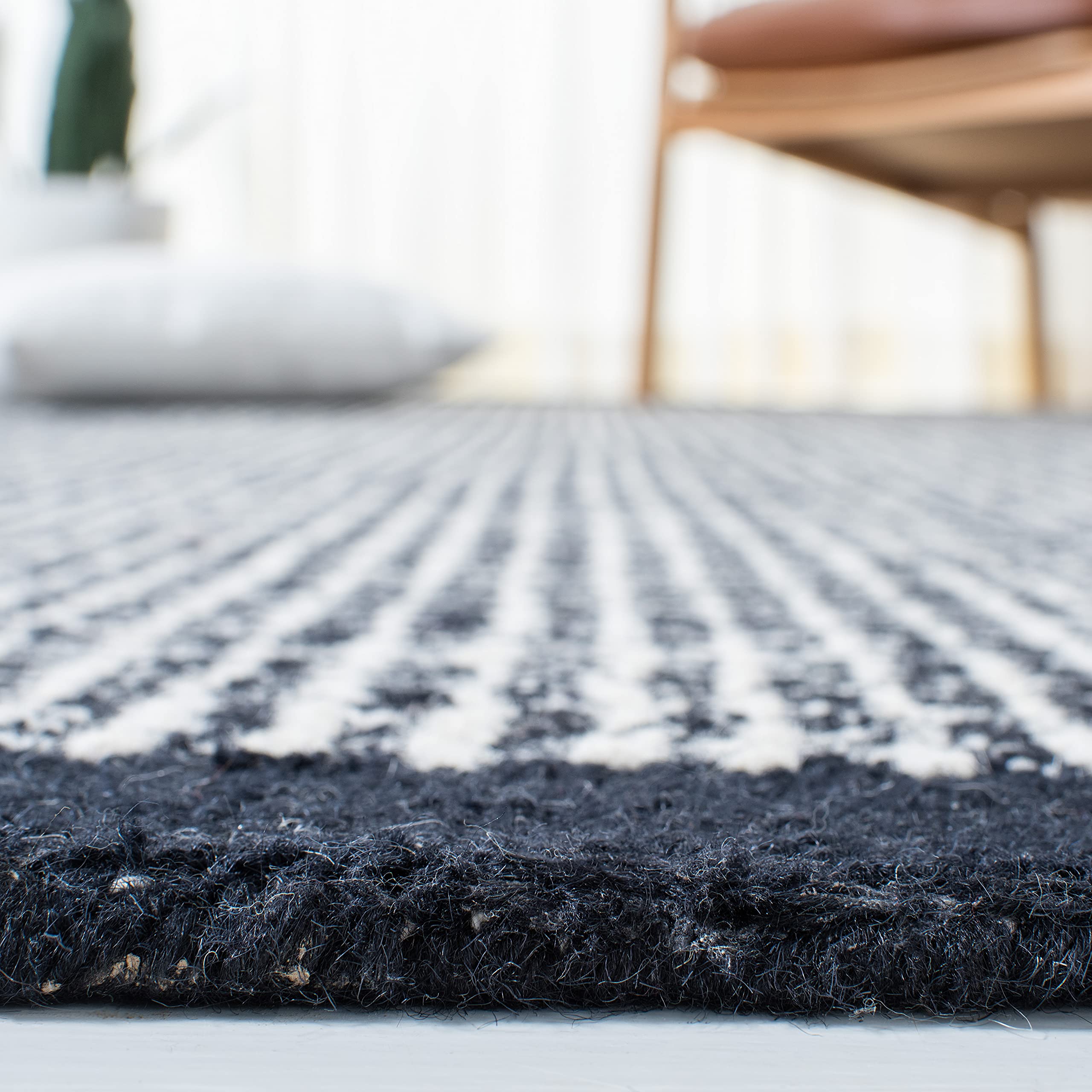 SAFAVIEH Metro Collection 6' Square Ivory & Black Wool Area Rug - Handmade Premium Quality for Living Room, Dining Room & Bedroom Decor | Soft & Durable Floor Covering for Home Interior Design