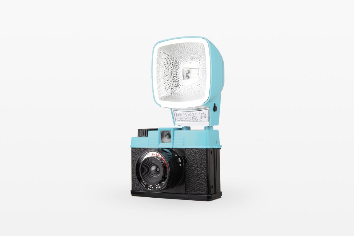 Lomography Half Frame Lomourette Camera - Vintage Style 35mm Film Camera for Creative Photography - Perfect for Travel, Street & Retro Photography