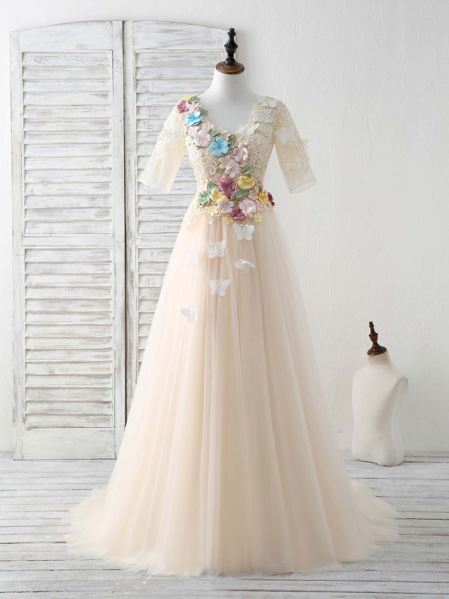 Elegant Champagne Lace Applique Tulle Long Prom Dress for Women - Formal Evening Gown for Homecoming, Wedding, and Special Occasions