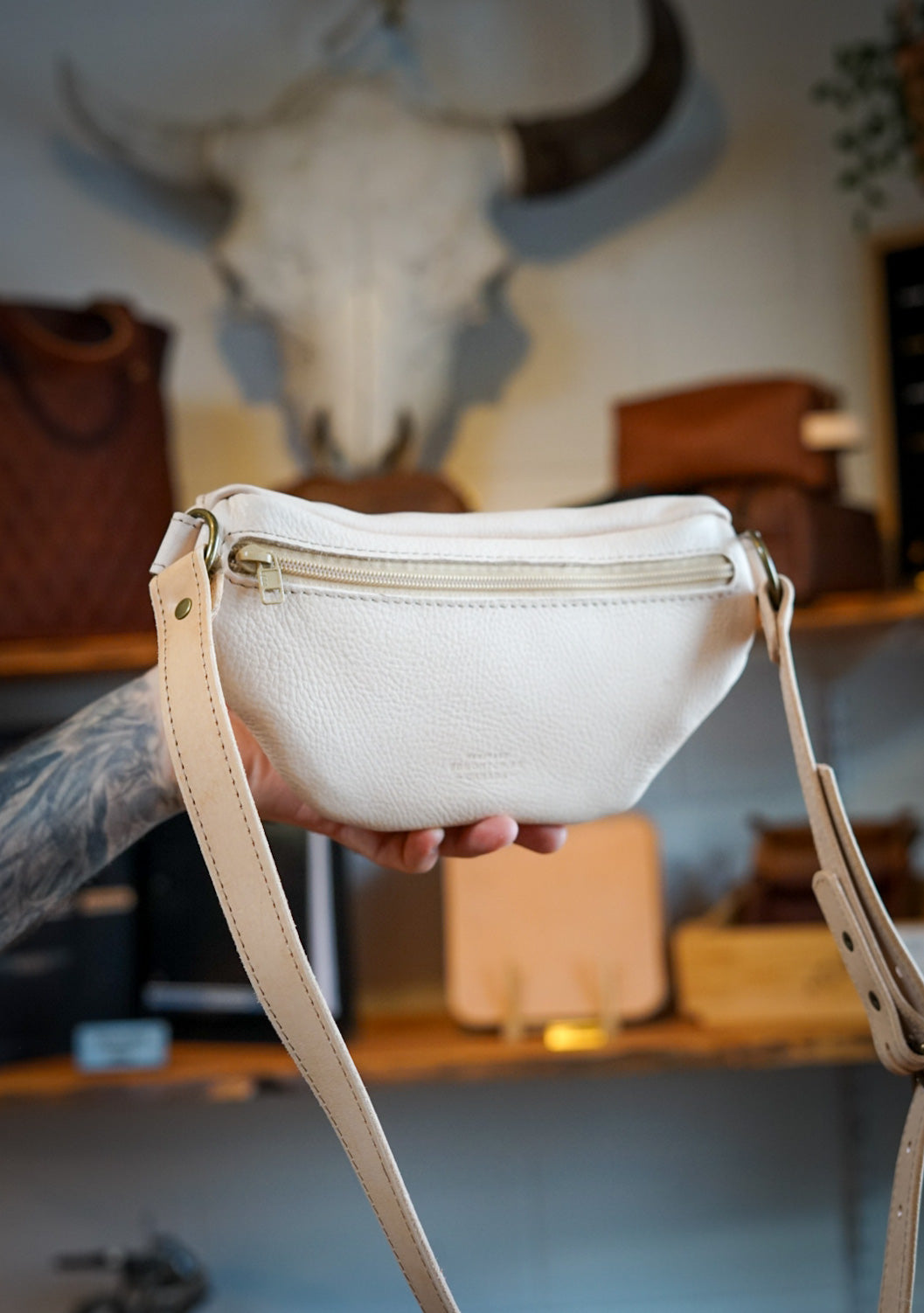 Premium Diamond Stitch Fanny Pack - Genuine Natural Vegetable Tanned Leather Waist Bag for Men & Women - Perfect for Hiking, Travel, and Outdoor Adventures