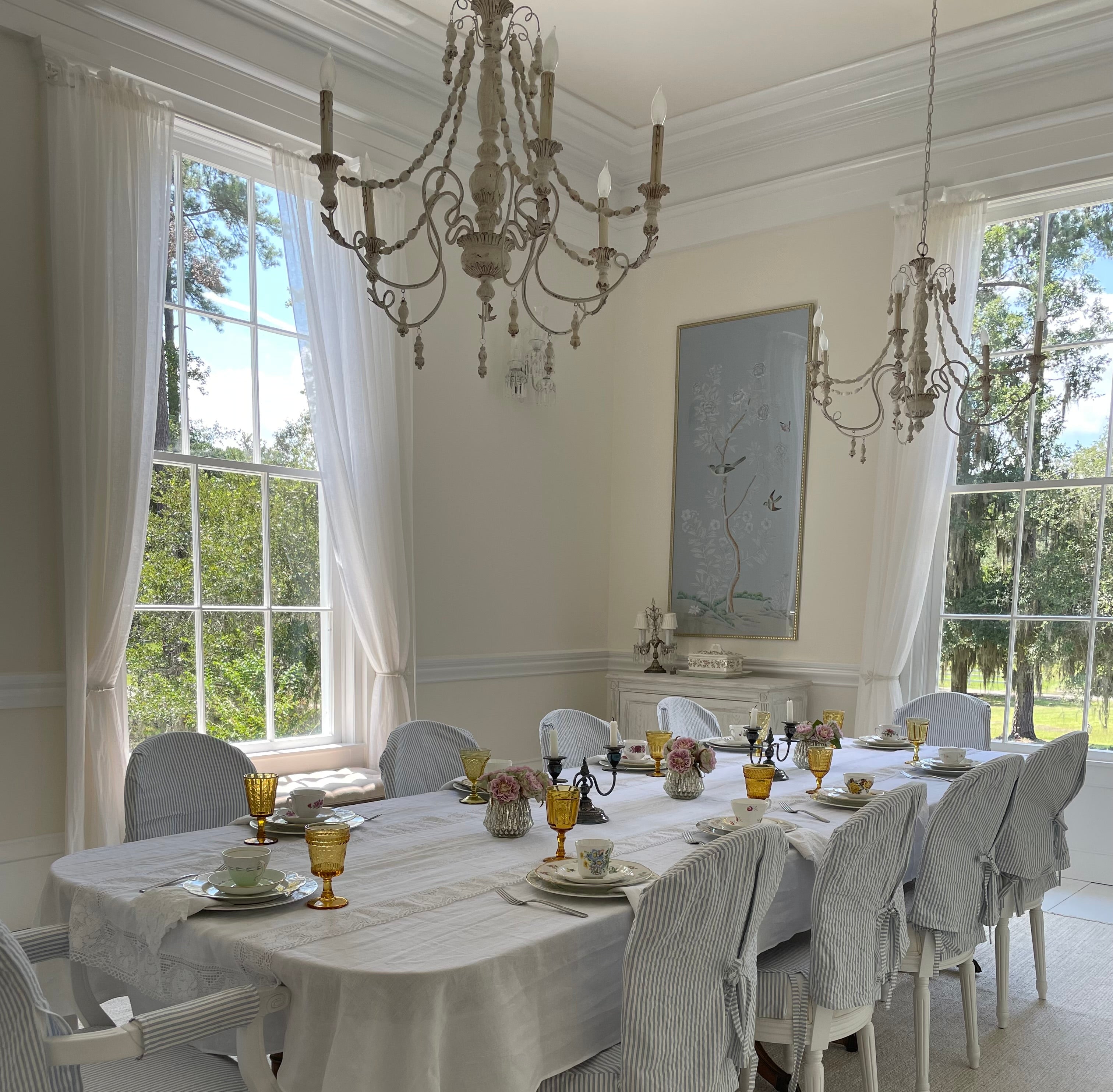 Elegant White 8-Light Crystal Chandelier for Dining Room & Living Room - Modern Ceiling Lighting Fixture for Home Decor