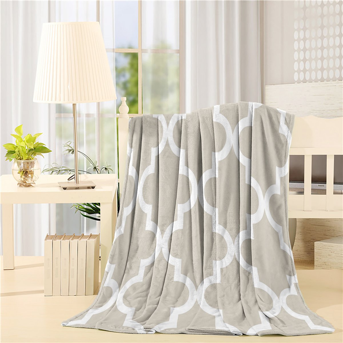 Luxury Fleece Throw Blanket - Moroccan Beige Plaid Geometric Pattern - Soft Plush Flannel Blanket for Couch, Bed, Chair - 40x50 Inches - Perfect for Cozy Evenings, Home Decor, and Gift Giving