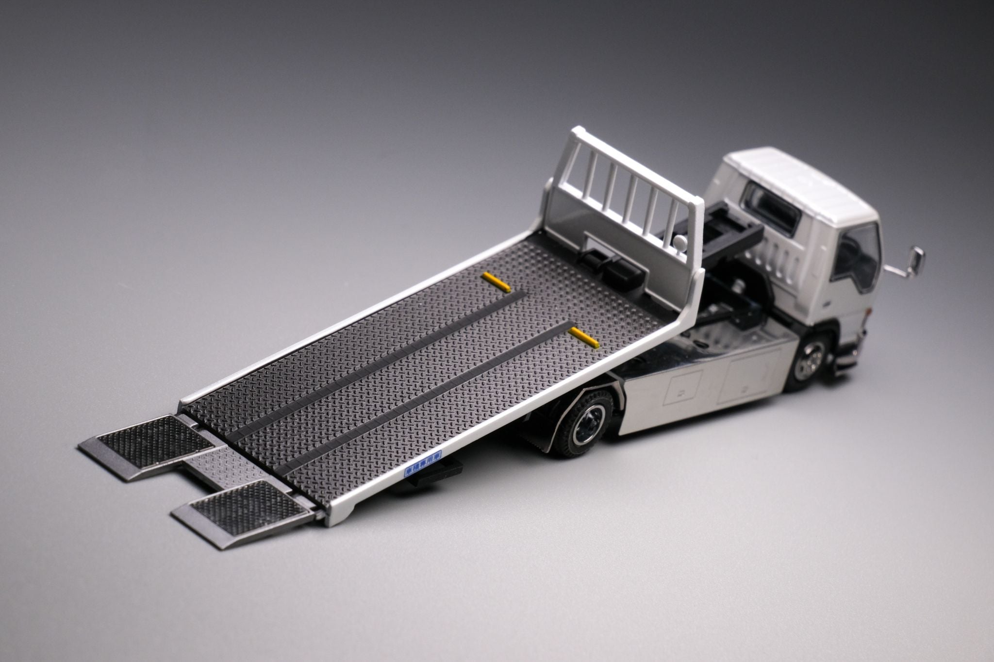Peako Model x YES Model Flatbed Tow Truck in White V2 - Heavy Duty Towing Vehicle for Car Transport & Recovery - Perfect for Auto Shops, Roadside Assistance & Emergency Towing Services
