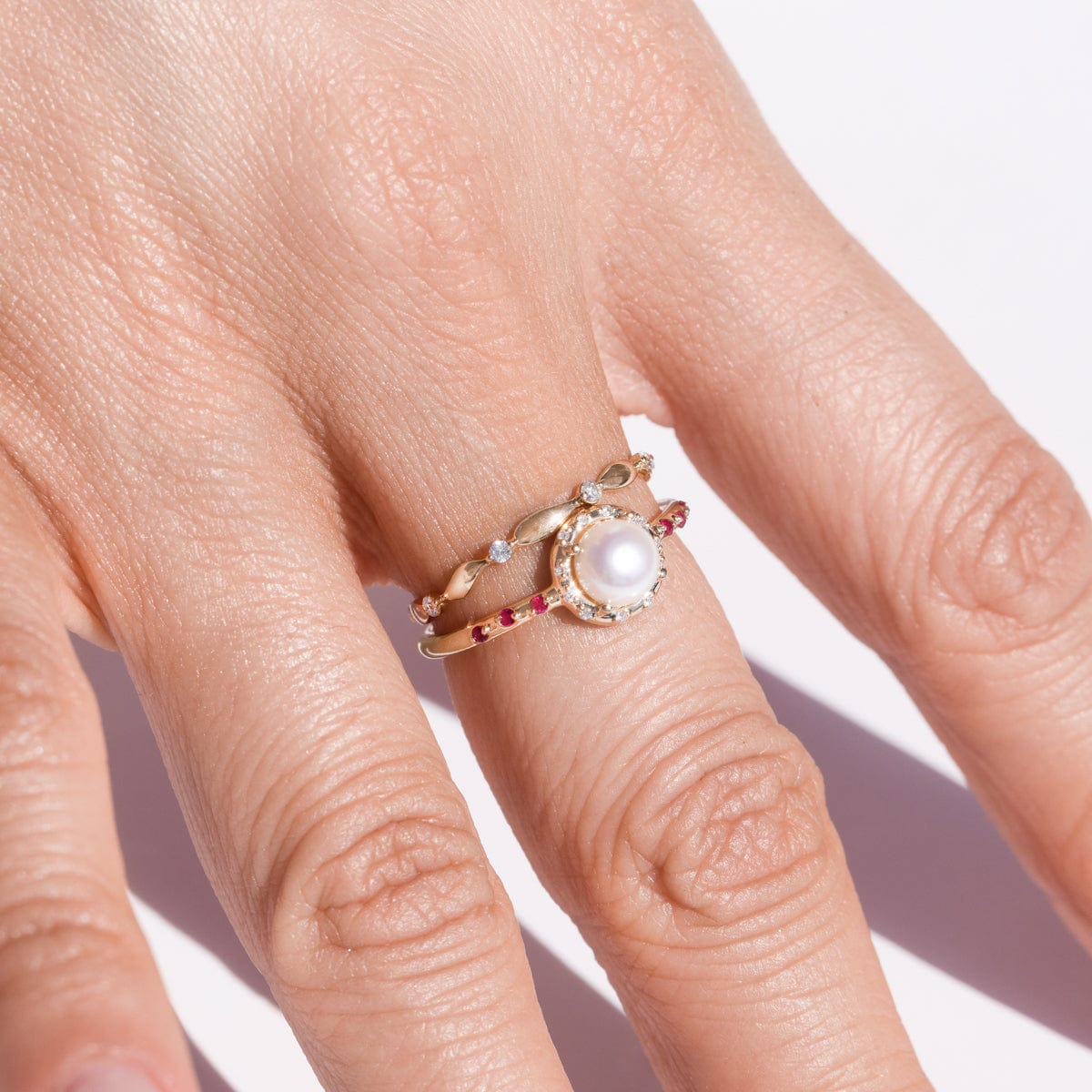 Elegant Starry Pearlescent Ring for Women - Shimmering Pearl & Crystal Design - Perfect for Weddings, Parties & Special Occasions