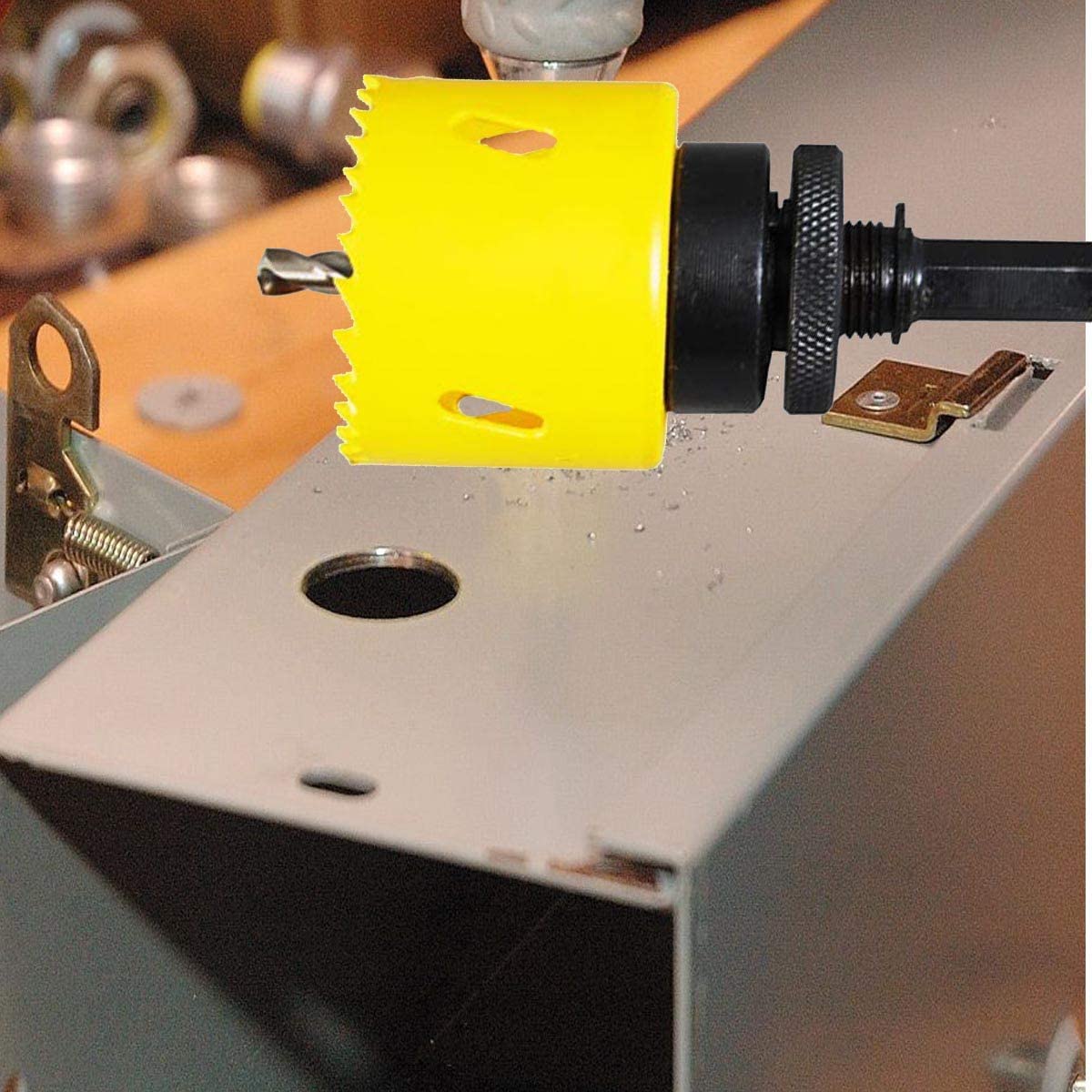 Bi-Metal Hole Saw 2-1/2 Inch (64mm) with Arbor & Pilot Bit - Perfect for Metal & Wood Drilling