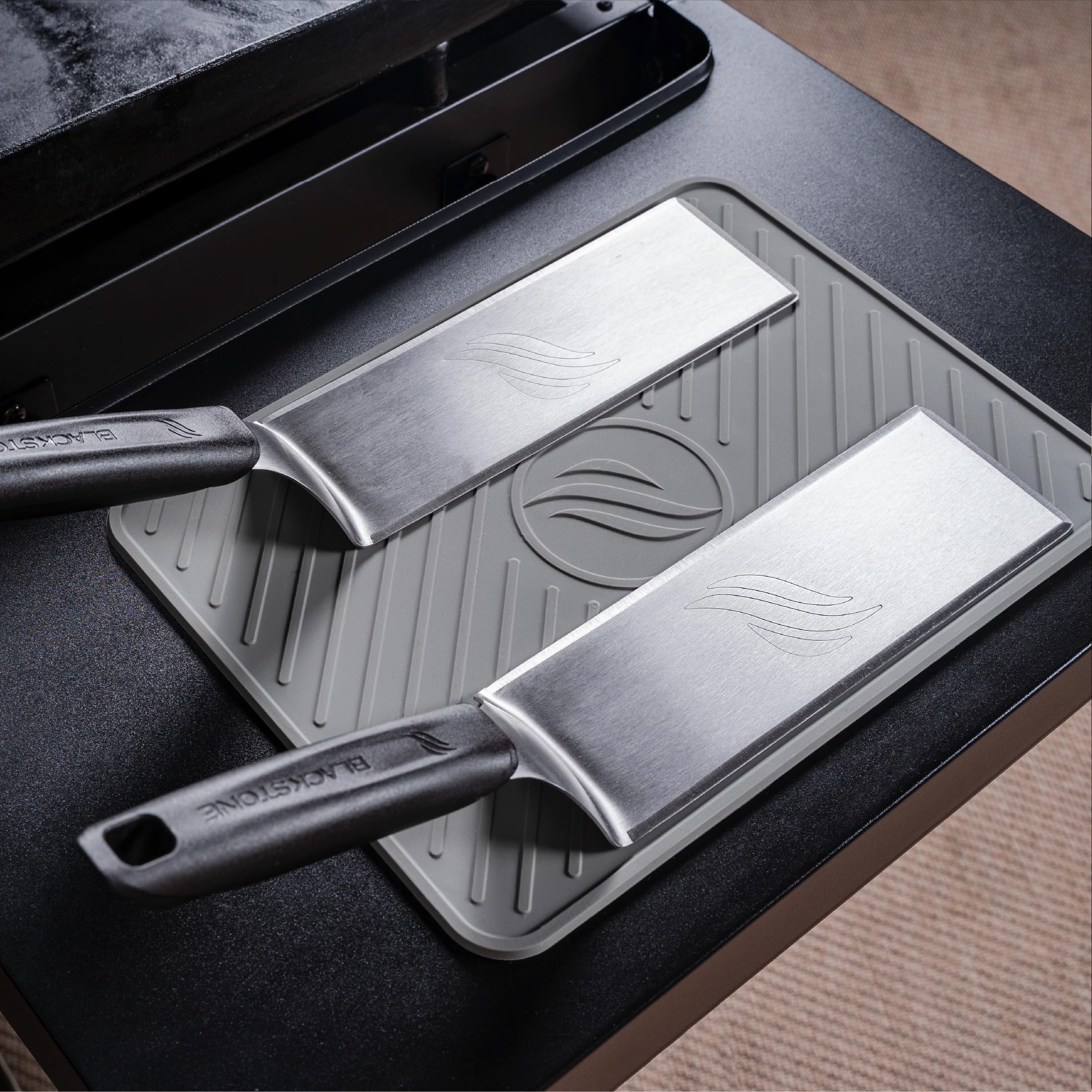 Blackstone 4222 Large Silicone Griddle Spatula Mat - Non-Slip Heat Resistant Drip Pad & Grill Utensil Holder for Kitchen, Stovetop, Cooking (9.25