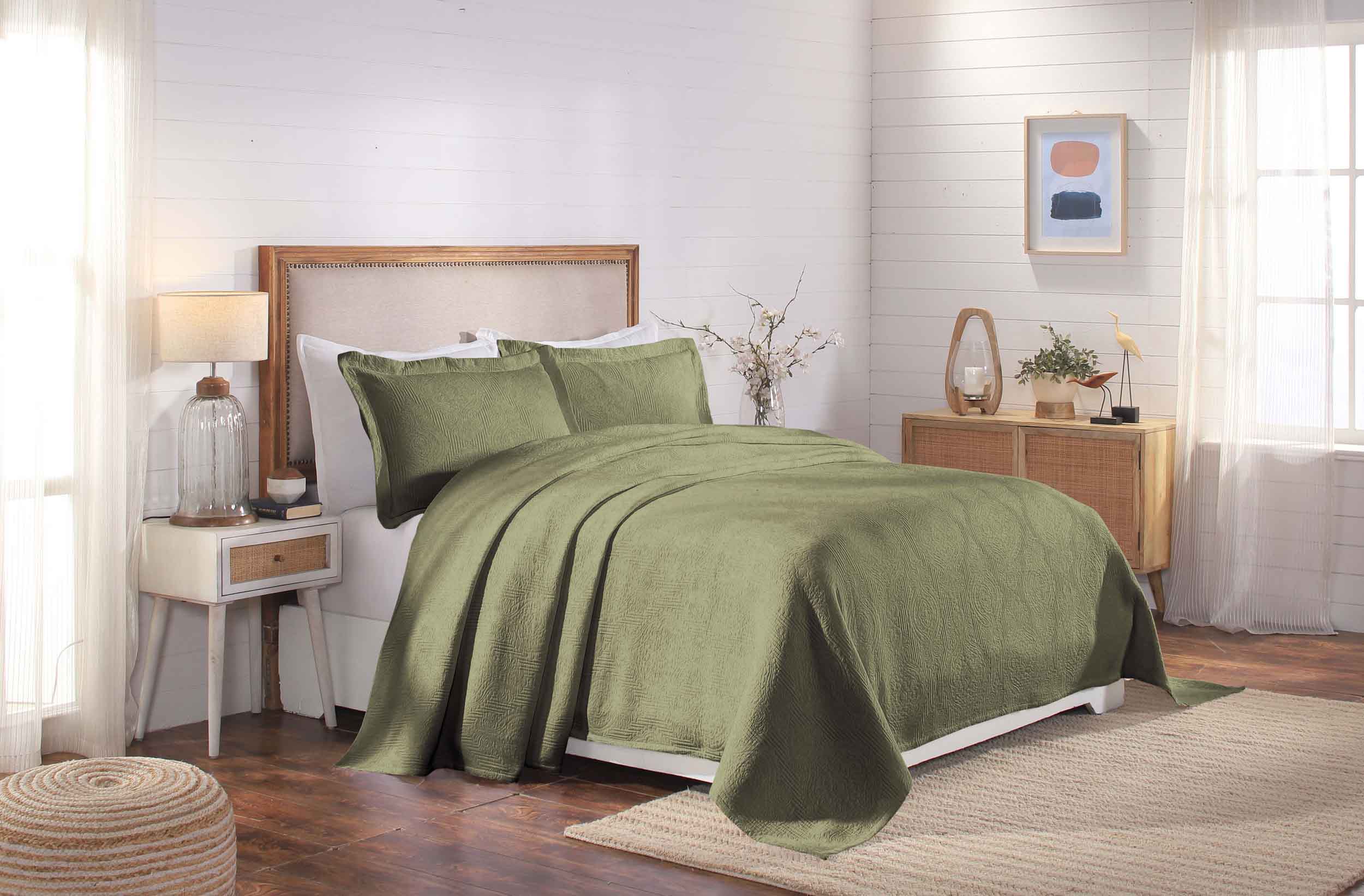 Victory Cotton Matelasse Scrolling Medallion Airy Bedspread Set - Queen Size Lightweight Quilted Coverlet for Bedroom Decor, Guest Room & Cozy Home Styling