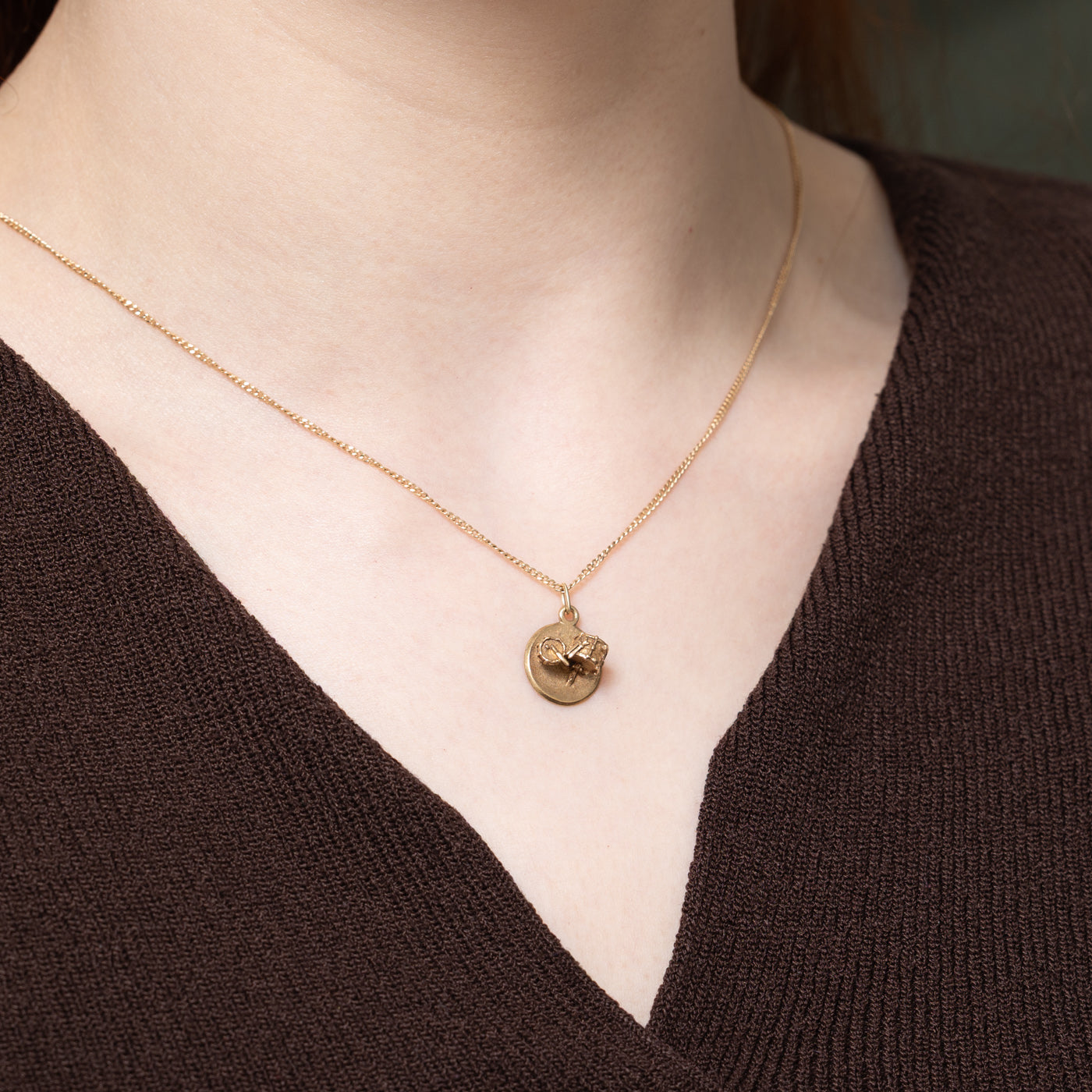 10K Yellow Gold Engraved Drum Pendant Necklace - Elegant Musical Jewelry Gift for Women & Men - Perfect for Musicians, Drummers & Music Lovers