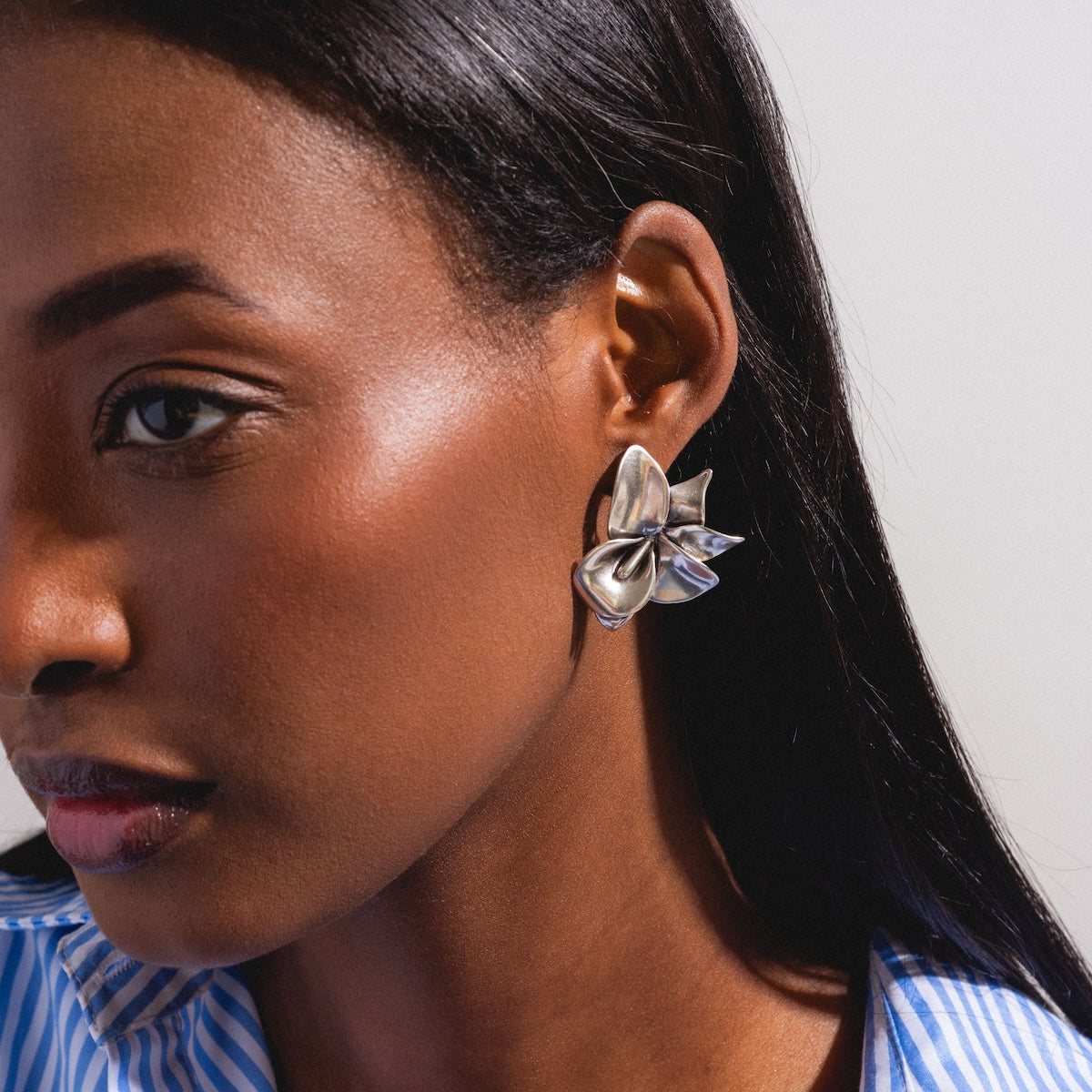 Elegant Silver Flower Earrings for Women - Dainty Floral Jewelry Gift for Wedding, Party & Everyday Wear