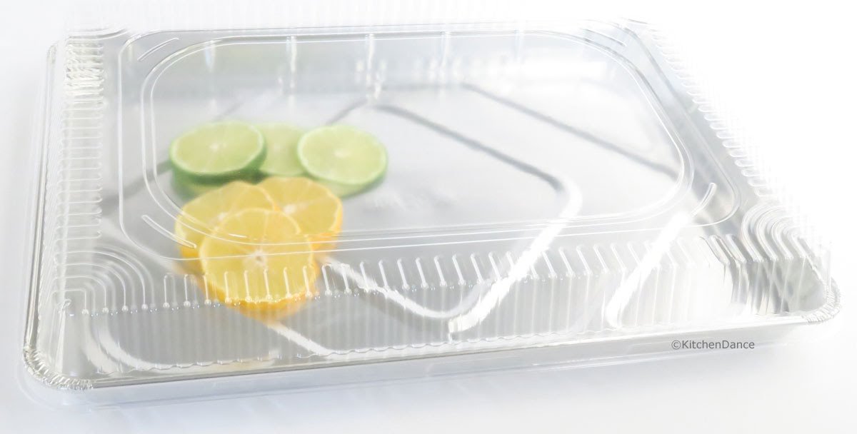KitchenDance 25-Count Disposable Aluminum Half Sheet Cake Pans with Clear Plastic Dome Lids - 17.5