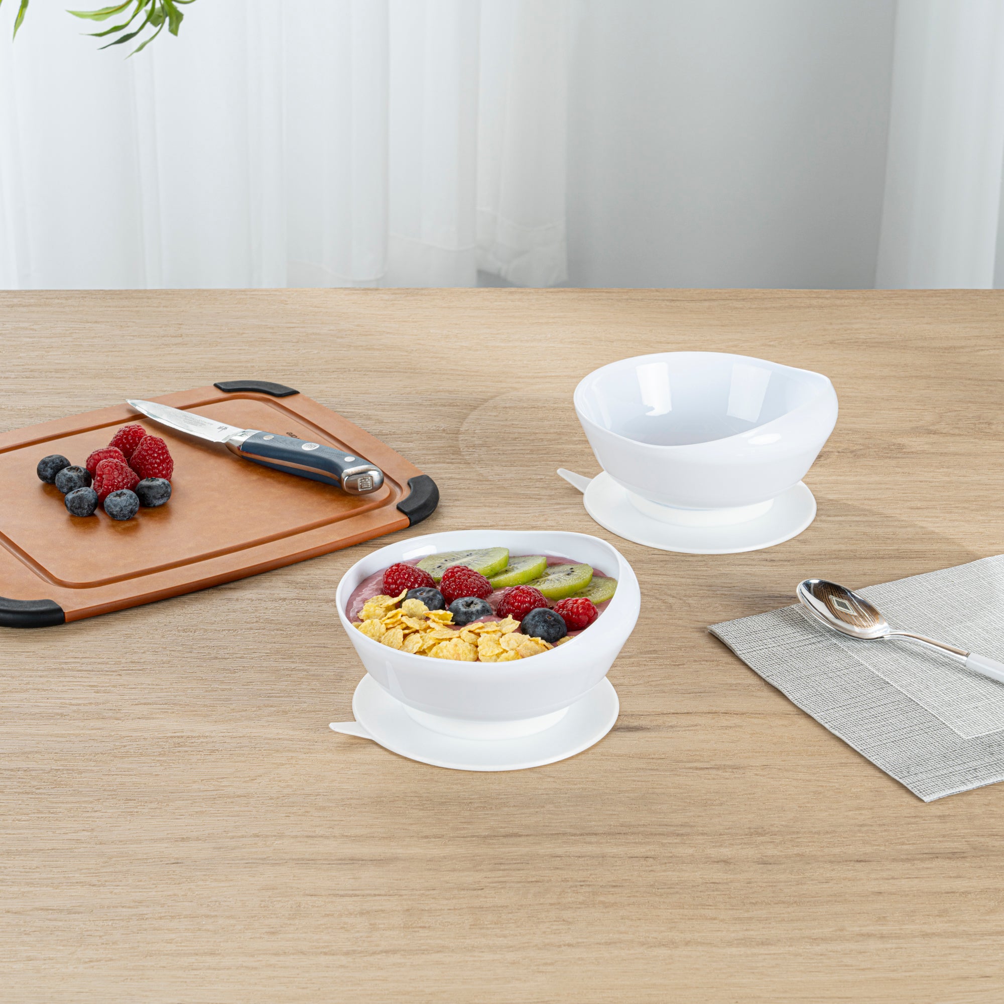 Adapt Tek 19 oz Round White Plastic Scoop Bowl - Spillproof with Suction Base, 5.75